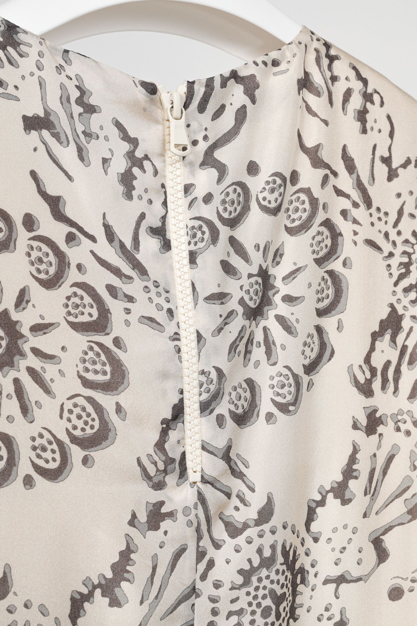 Brunello Cucinelli Brunello Cucinelli SS/20 Printed Silk Tiered Mini Dress Size L / US 10 / IT 46 - 8 Thumbnail