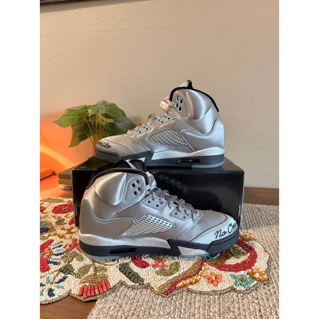 Jordan Brand × Nike Women's Jordan 5 Retro Wings Medium Grey Black Silver Size US 9 / IT 39 - 2 Thumbnail