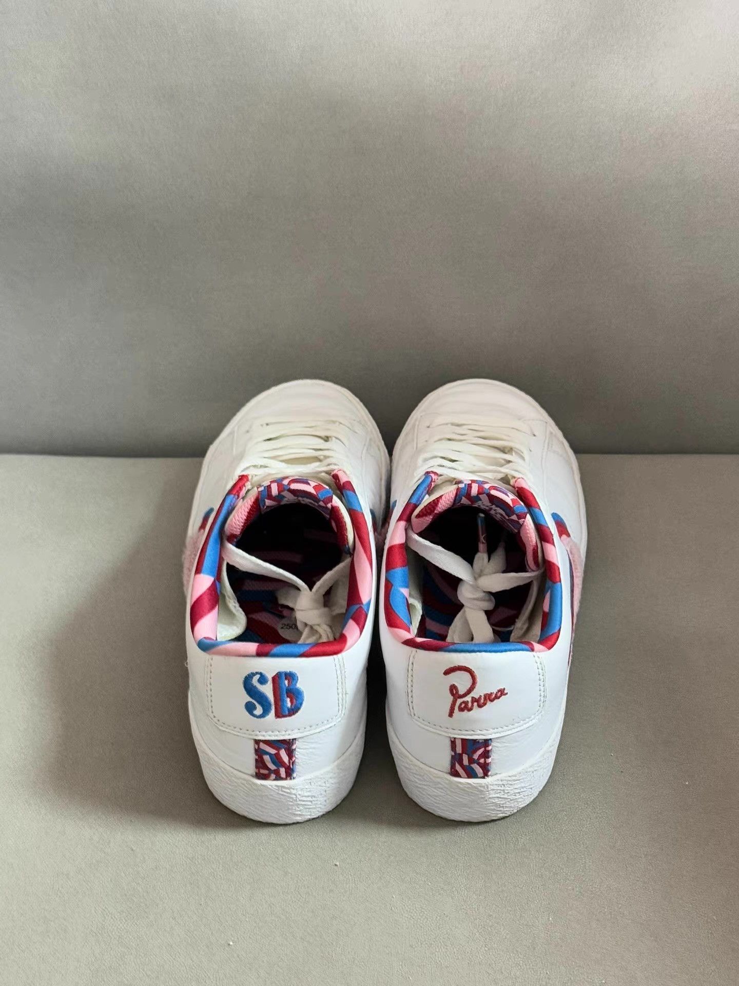 Nike A pair of Parra x Nike SB Blazer Low skate shoes。Ｑ20 Size US 7 / EU 40 - 5 Thumbnail