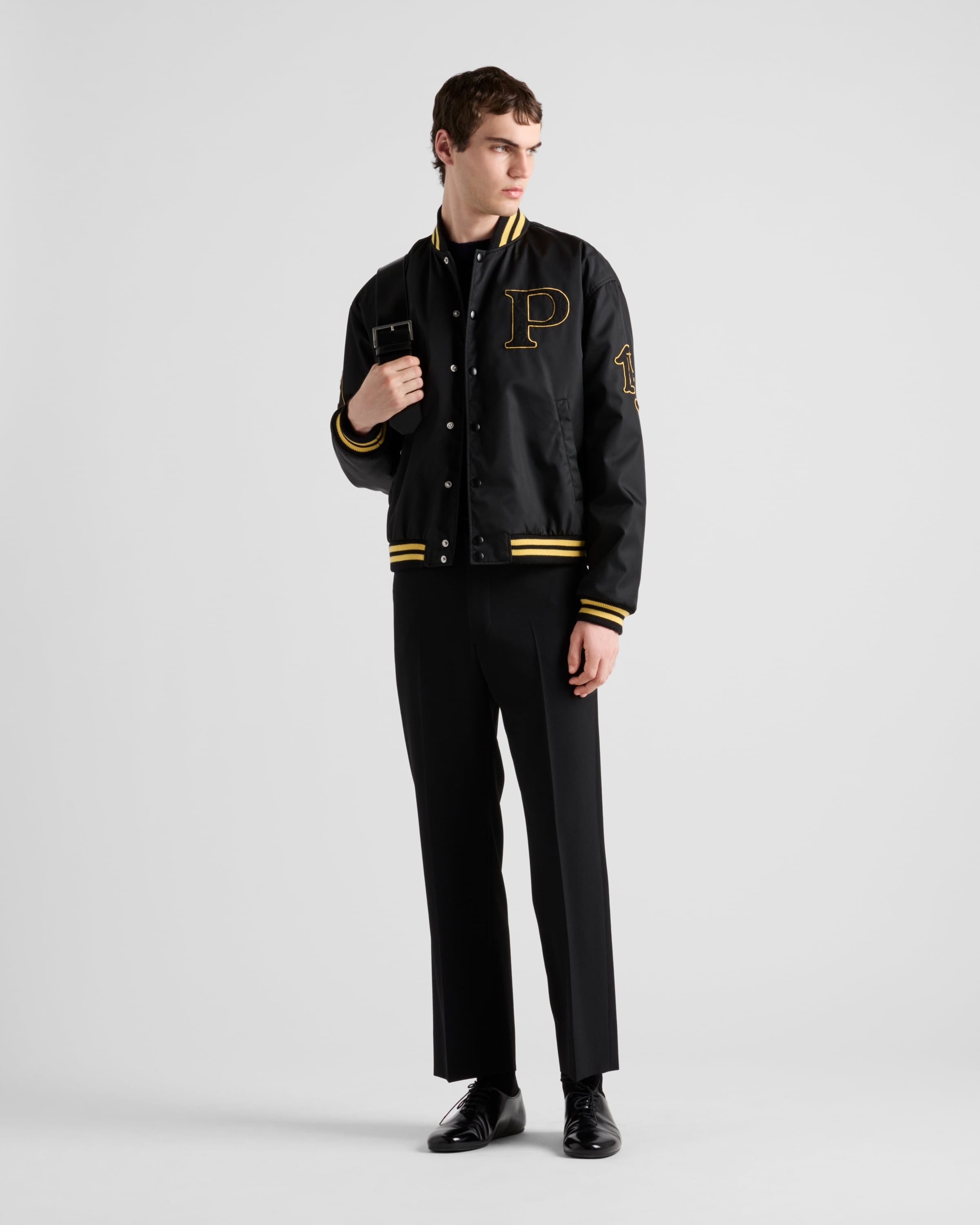 Prada o1la1rc1a0925 Re-Nylon Bomber Jacket With Patch in Black Size US XL / EU 56 / 4 - 2 Thumbnail