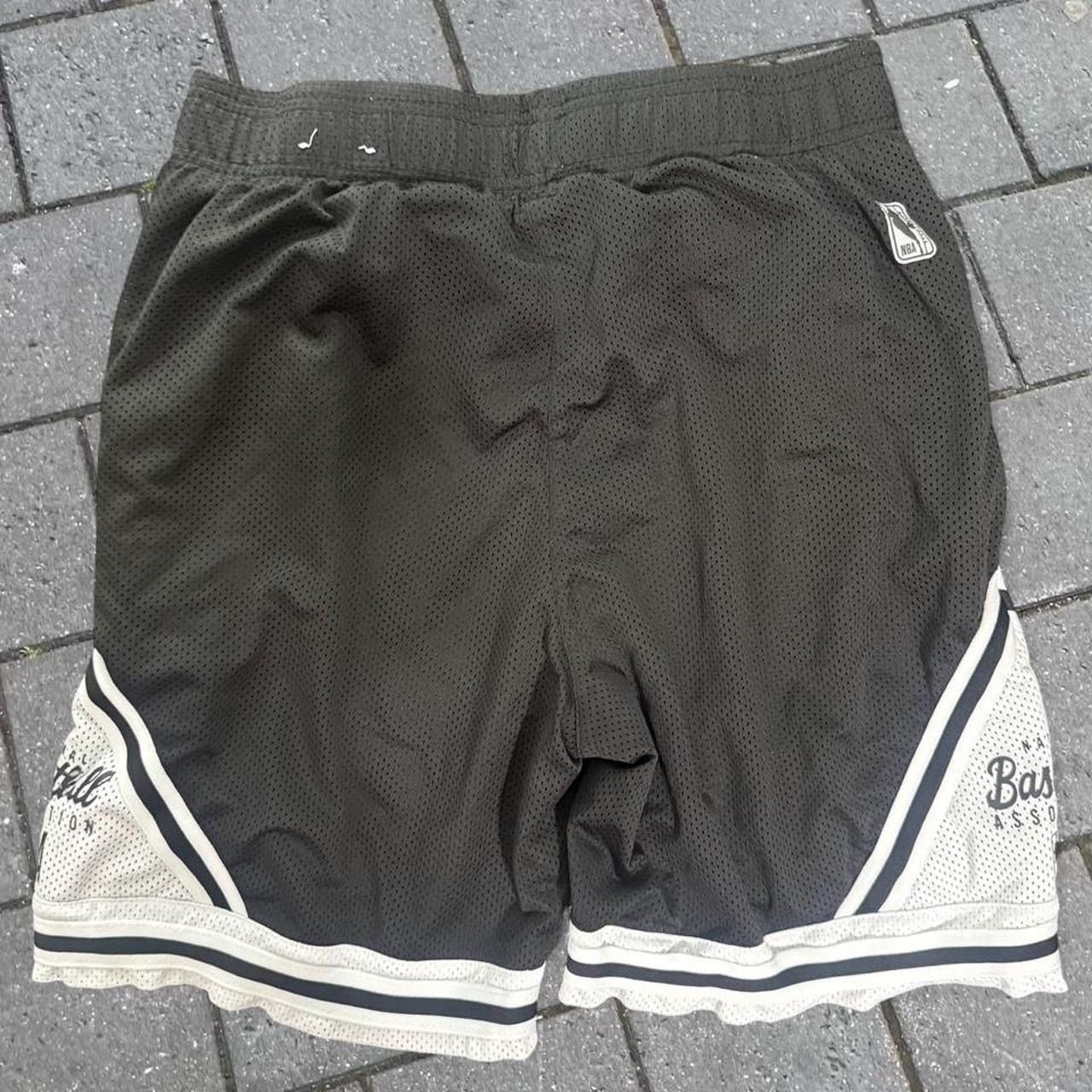 NBA NBA black and white basketball shorts SIZE M Size US 44 / EU 60 - 2 Thumbnail