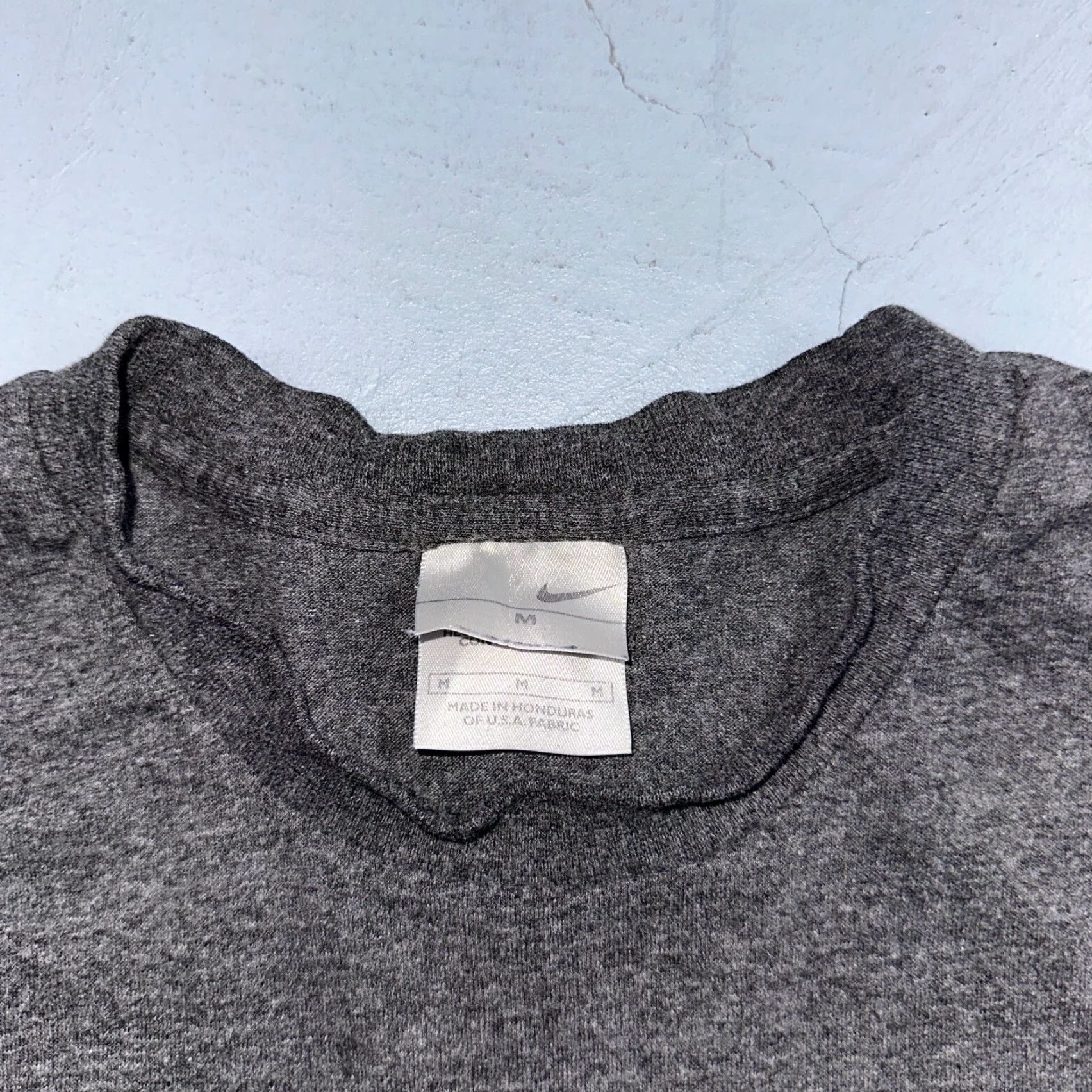 Nike VINTAGE Nike T-Shirt Men Medium Heather Gray Silver Metal Logo Crew Neck All Seasons Size US M / EU 48-50 / 2 - 3 Thumbnail