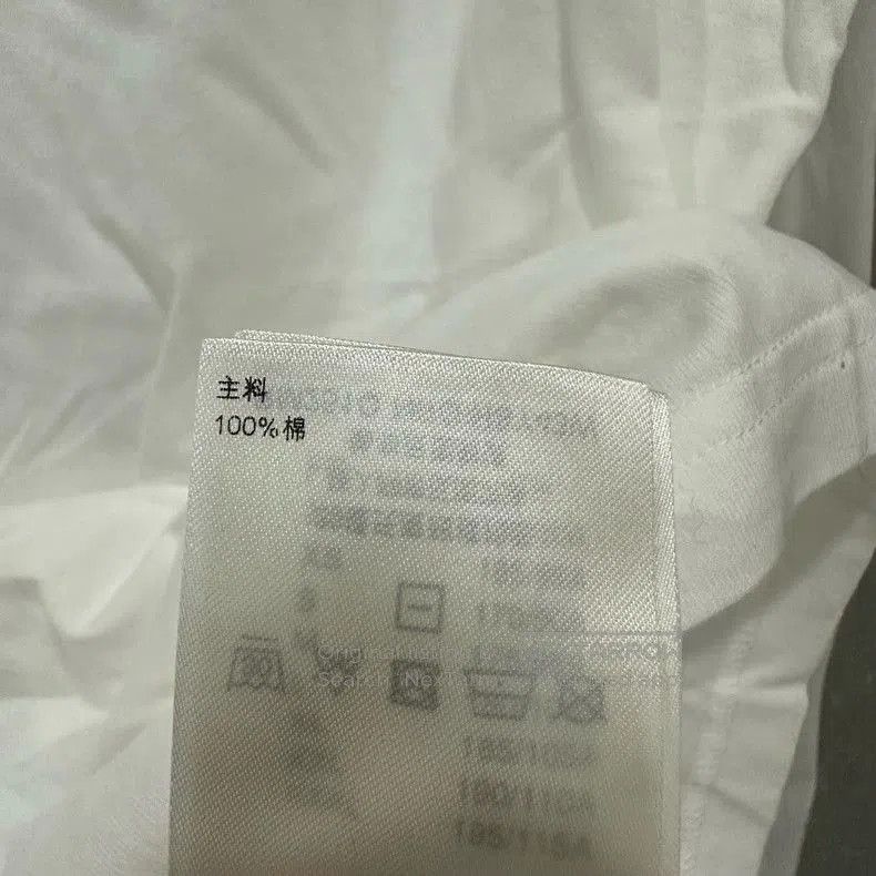 Louis Vuitton Louis Vuitton Embossed Logo Sweatshirt. Size US XL / EU 56 / 4 - 6 Thumbnail