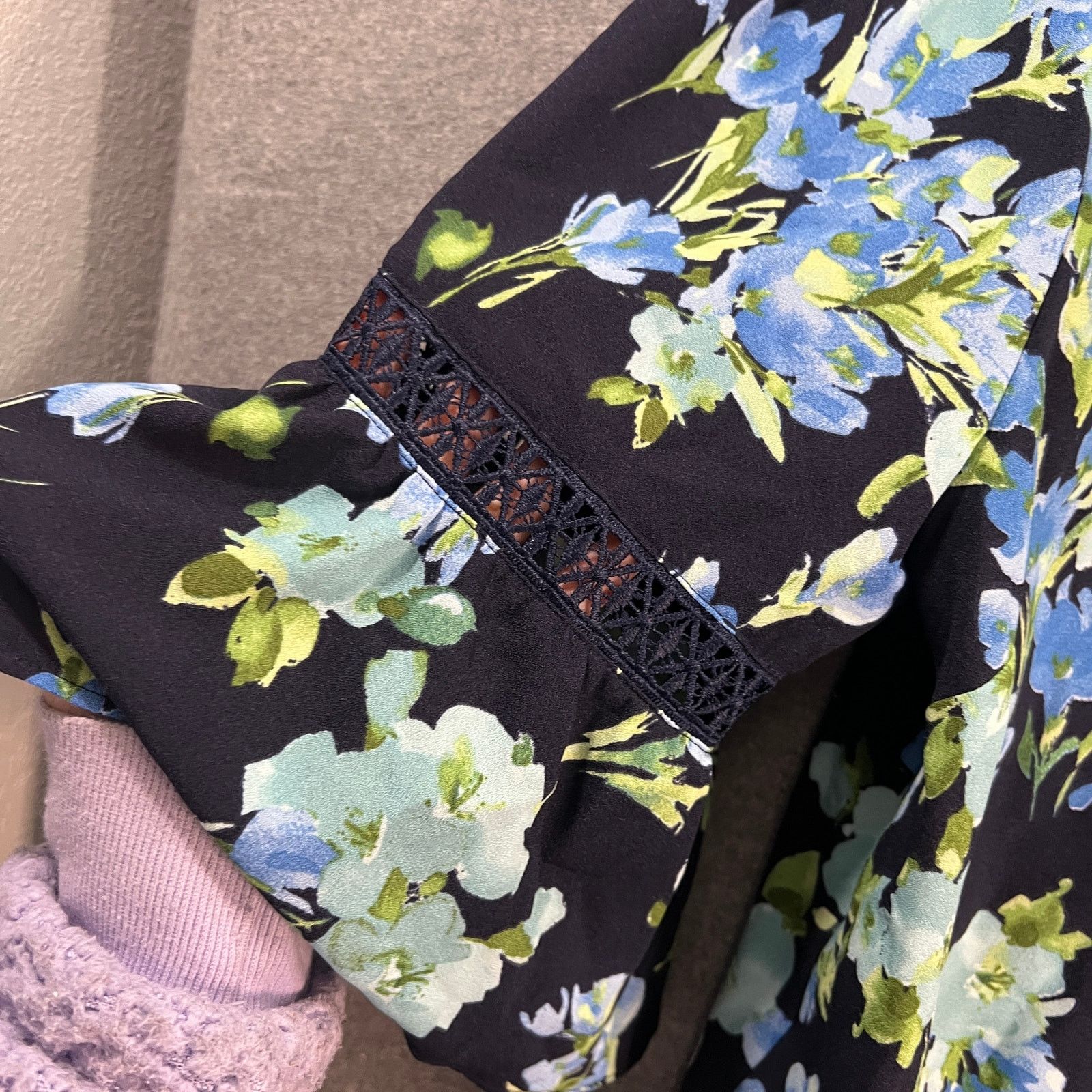 Isaac Mizrahi Isaac Mizrahi Live! Printed Stretch Crepe Blouse Size M / US 6-8 / IT 42-44 - 8 Thumbnail
