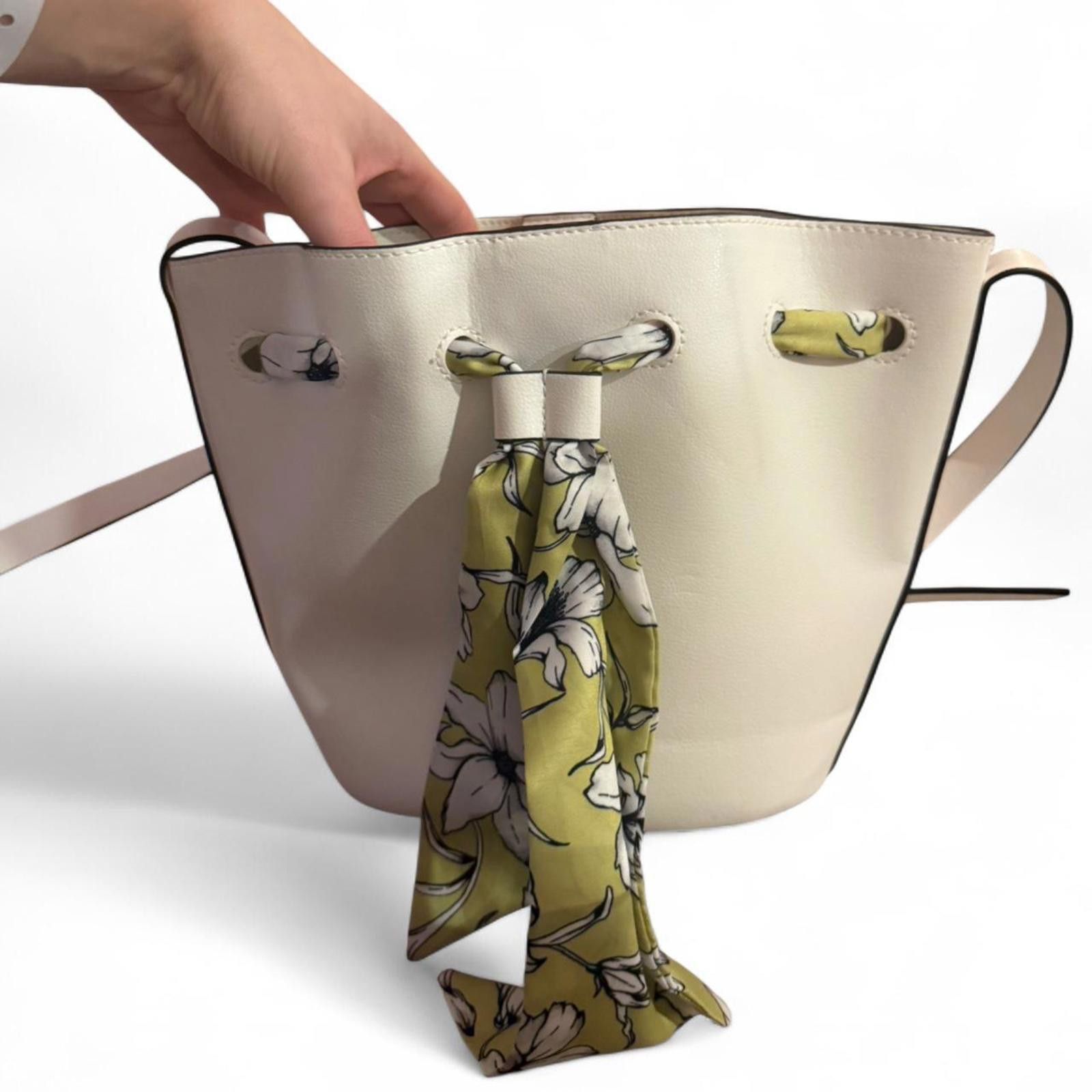 Other Minimal white bucket bag with removable floral scarf detail Size ONE SIZE - 8 Thumbnail
