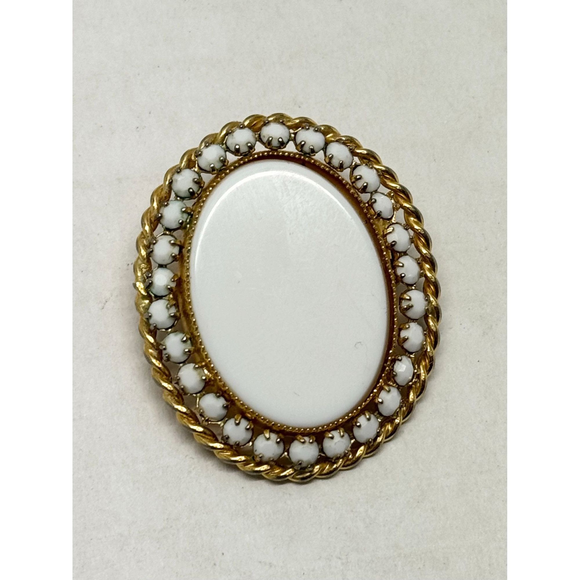 Vintage Vintage white milk glass rhinestone brooch pin Size ONE SIZE - 2 Thumbnail