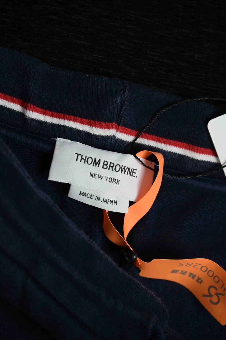 Thom Browne Thom Browne size3 Four stripe shorts Size US 28 / EU 44 - 3 Thumbnail
