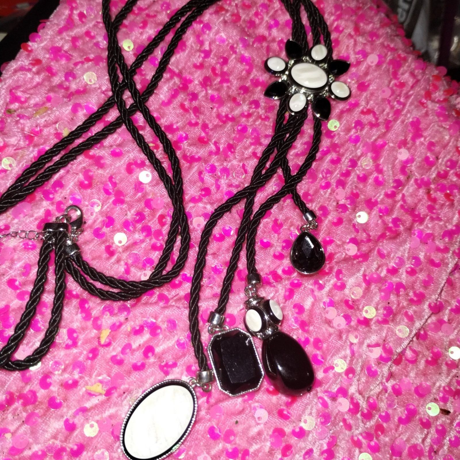 Handmade Gorgeous handmade women's bejeweled bolo tie Size ONE SIZE - 1 Preview