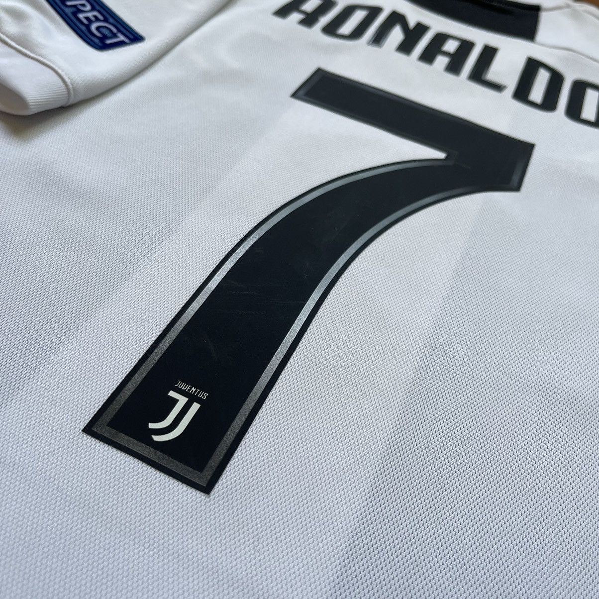 Adidas JUVENTUS ADIDAS 2018/2019 FOOTBALL HOME JERSEY #7 RONALDO Size US M / EU 48-50 / 2 - 13 Thumbnail