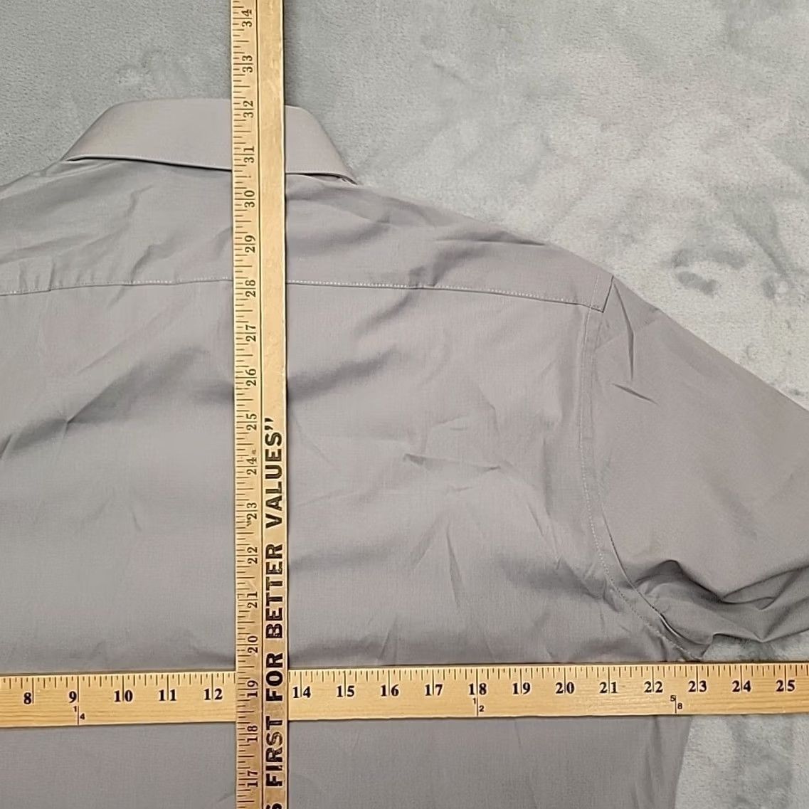 Van Heusen Van Heusen Shirt Mens LT Gray Fitted Tapered Waist Wrinkle Resistant Casual Button-Up Short Sleeve Collared 16 Size US L / EU 52-54 / 3 - 8 Thumbnail