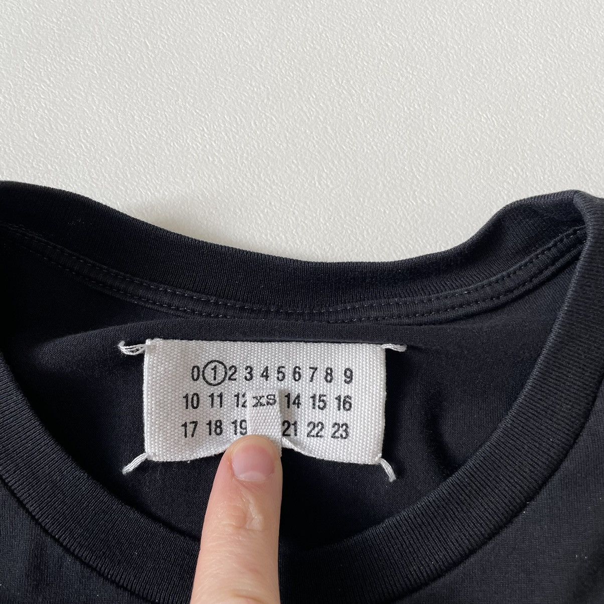Maison Margiela A/W 19 ‘Tabi Foot Print’ Black T Shirt Size S / US 4 / IT 40 - 5 Thumbnail