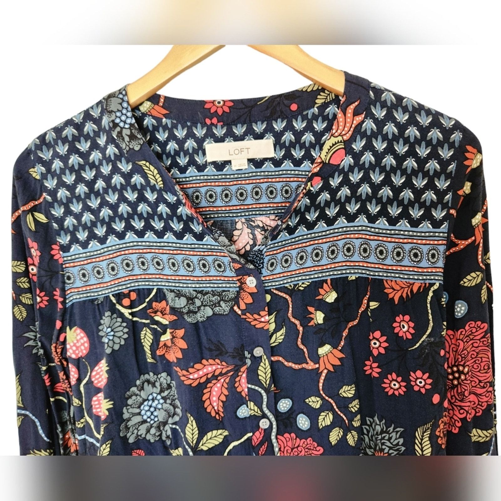 Loft Loft Ann Taylor Rayon Half button up pop over top Medium Size M / US 6-8 / IT 42-44 - 3 Thumbnail