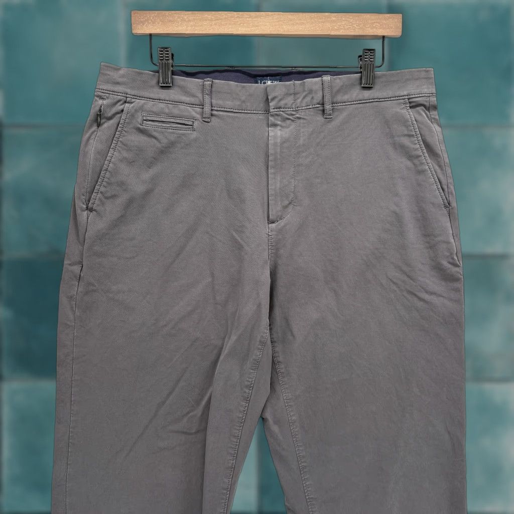 J.Crew J.Crew Tech Pant 770 Chino Pants Mens 34 Gray Stretch Flat Front Zip Pockets Casual Workwear Golf Oarsman Size US 34 / EU 50 - 1 Thumbnail