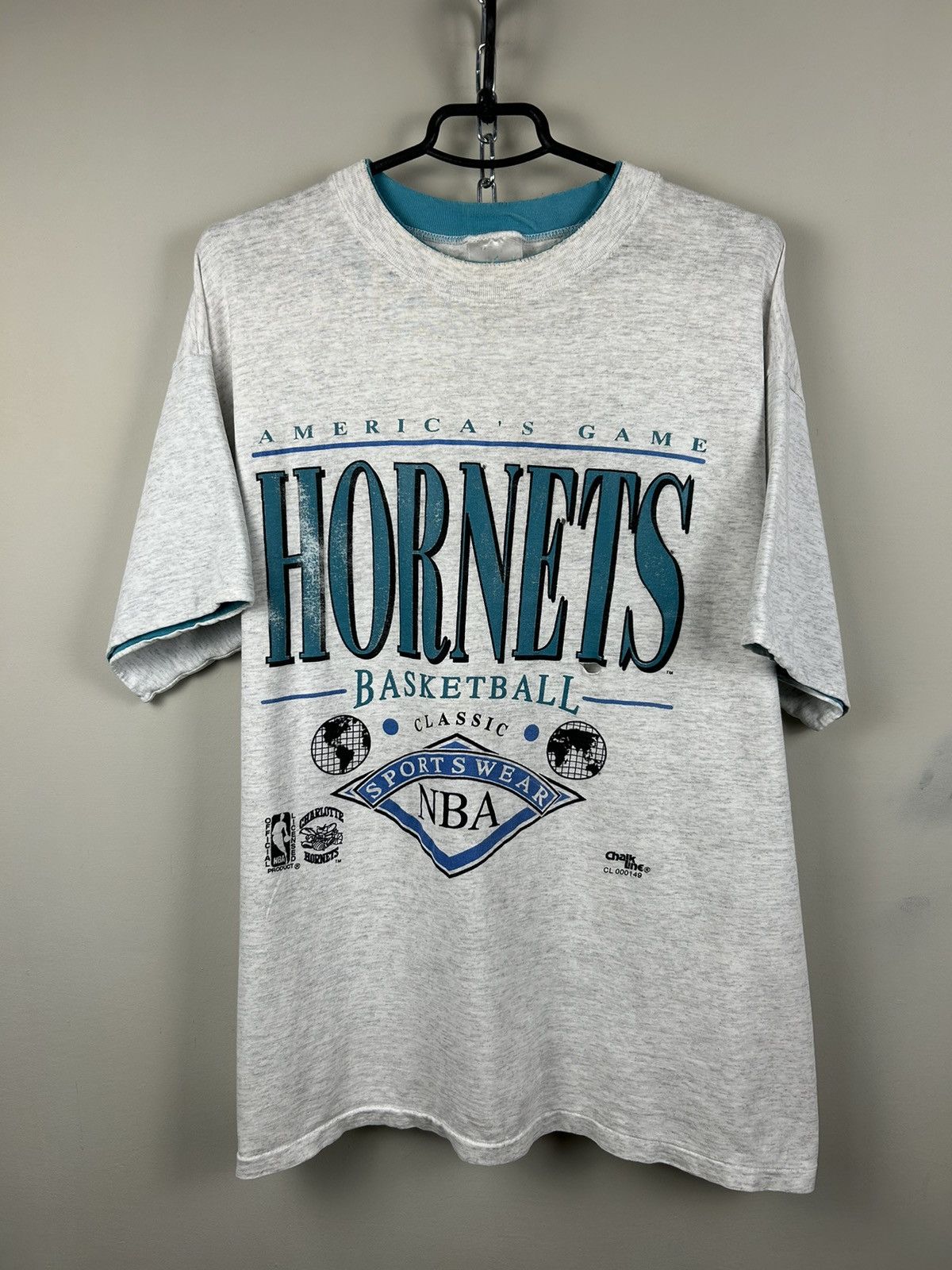 NBA Vintage 90s Charlotte Hornets Basketball NBA T shirt Size US XL / EU 56 / 4 - 1 Thumbnail