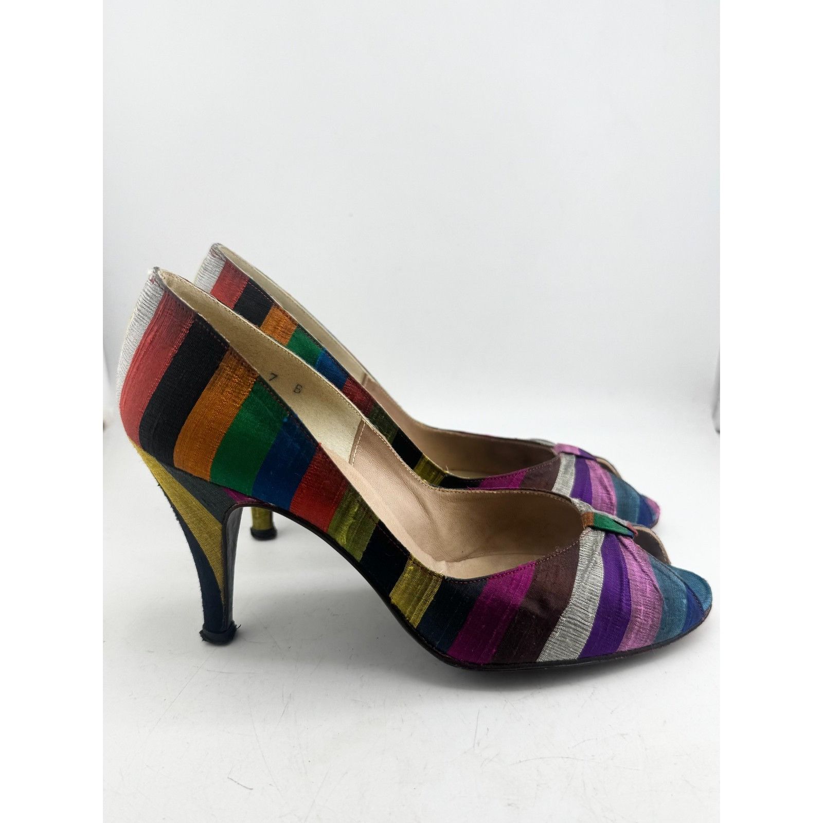 Stuart Weitzman Stuart Weitzman martinique vintage rainbow stripe pump heels Size US 7 / IT 37 - 2 Thumbnail