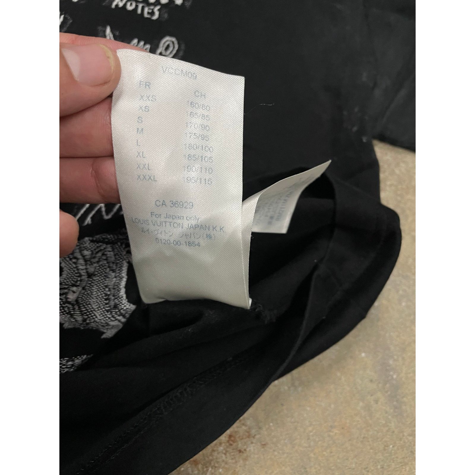 Louis Vuitton LV Multi Logo Tee Black Medium Used Size US M / EU 48-50 / 2 - 6 Thumbnail