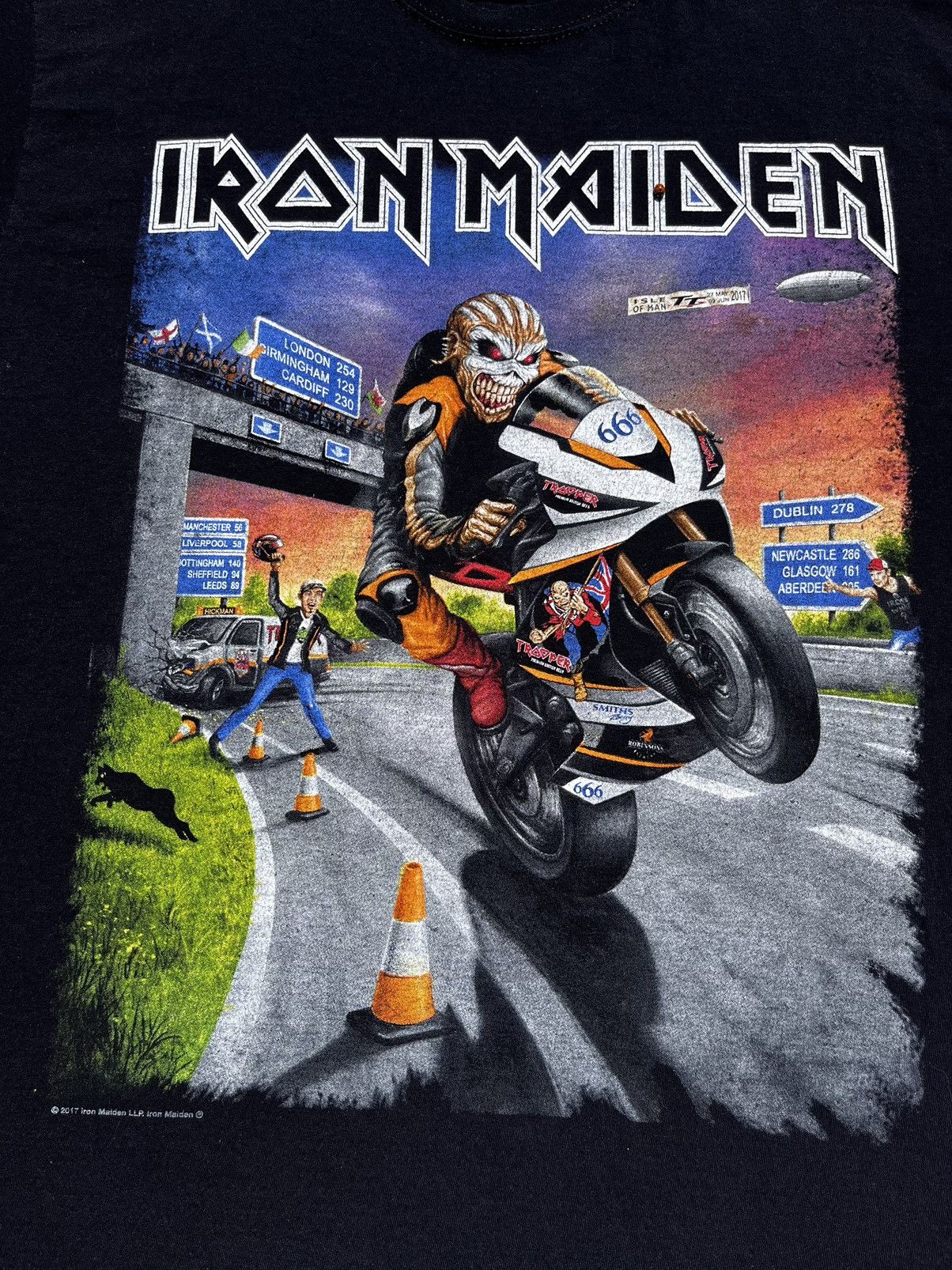 Band Tees × Iron Maiden 🎸 IRON MAIDEN THE BOOK OF SOULS BRITISH AND IRISH TOUR 2017 Size US M / EU 48-50 / 2 - 1 Thumbnail