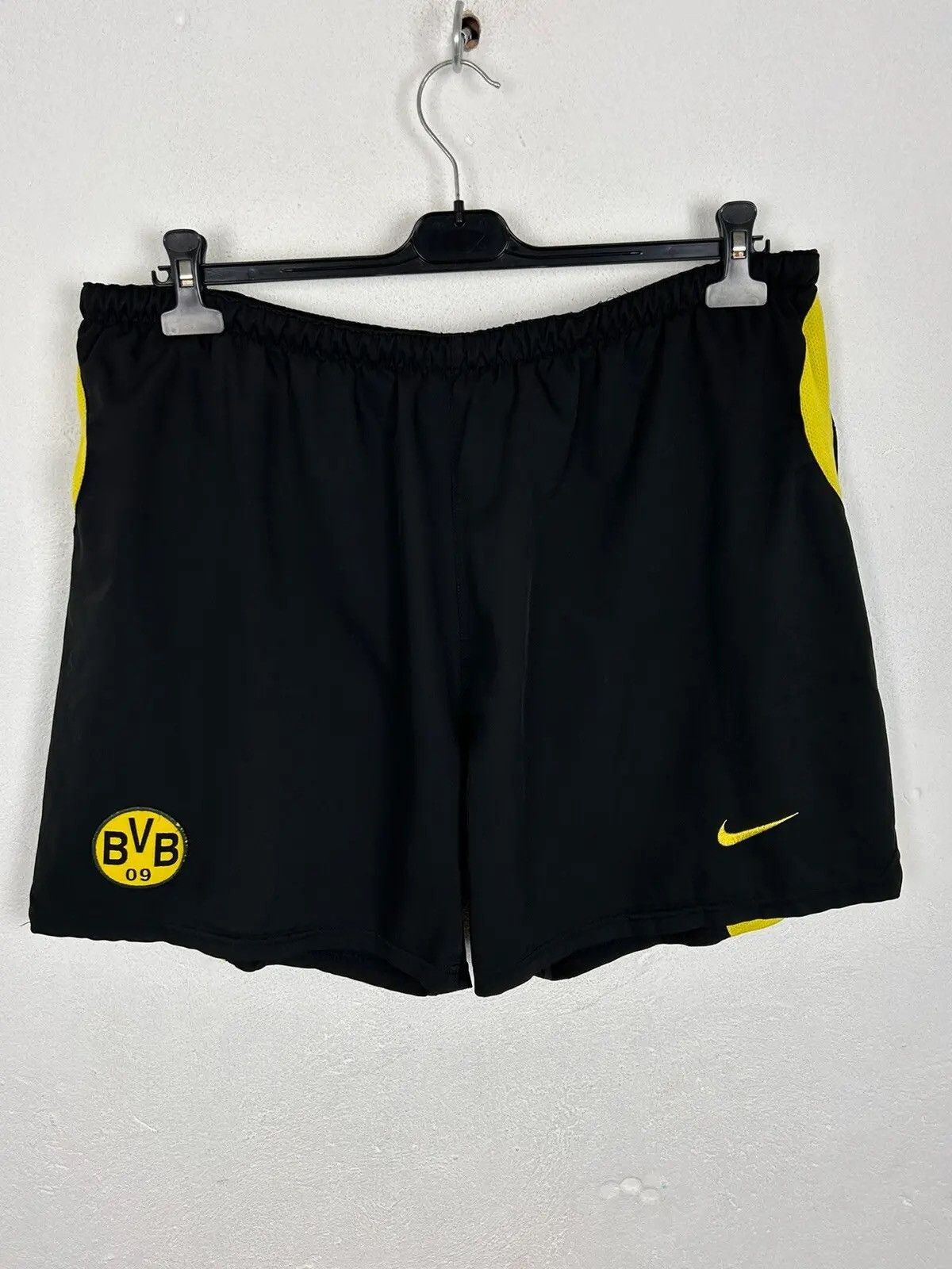 Nike 00s Vintage Nike Borussia Dortmund BVB 2004/05 Away Shorts Size US 36 / EU 52 - 1 Thumbnail