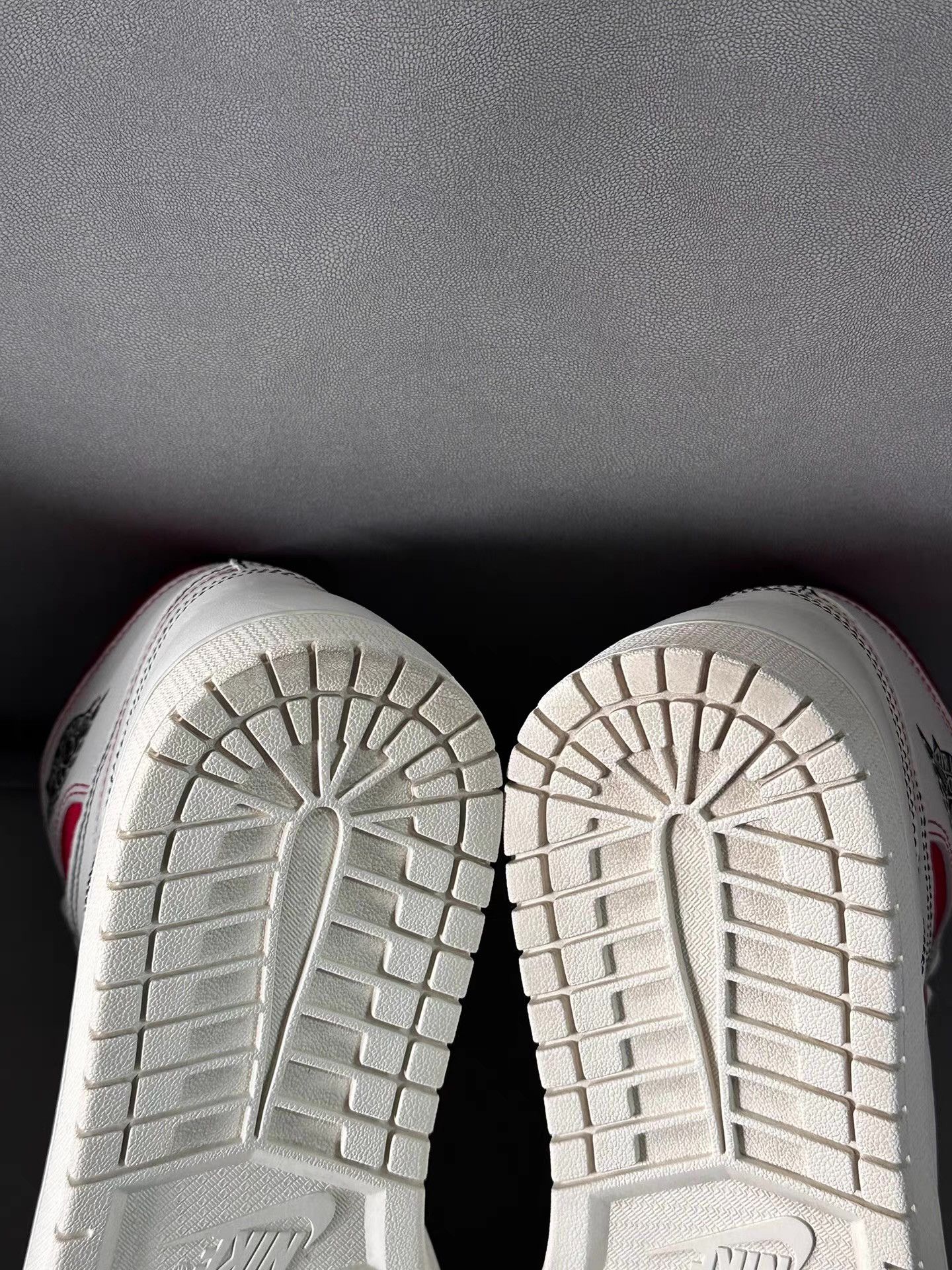 Nike Air Jordan 1 Bugs Bunny Ｑ20 Size US 10 / EU 43 - 3 Thumbnail
