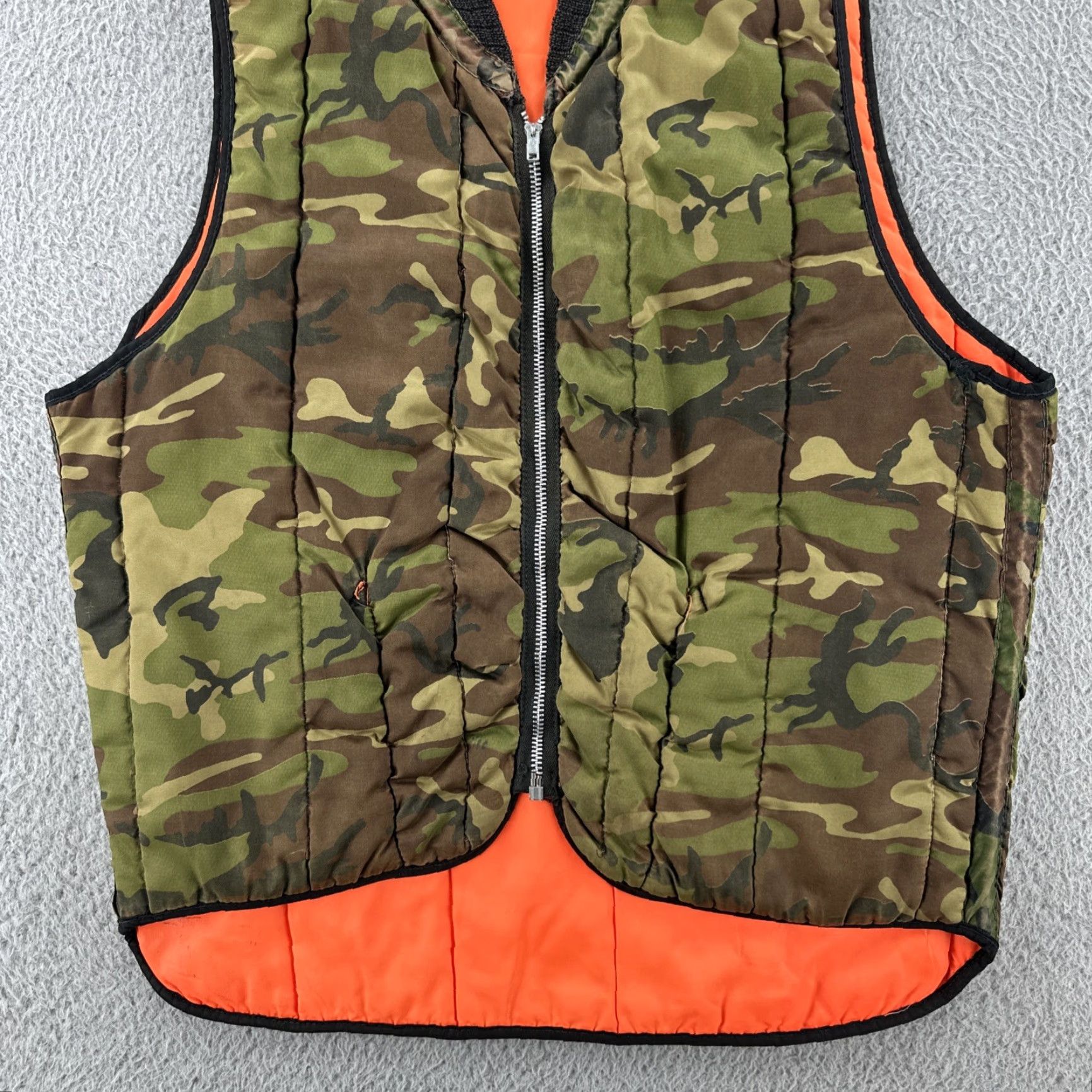 Vintage VINTAGE Reversible Mens Medium Orange And Camouflage Zip Up Hunting Vest 80s Size US M / EU 48-50 / 2 - 4 Thumbnail