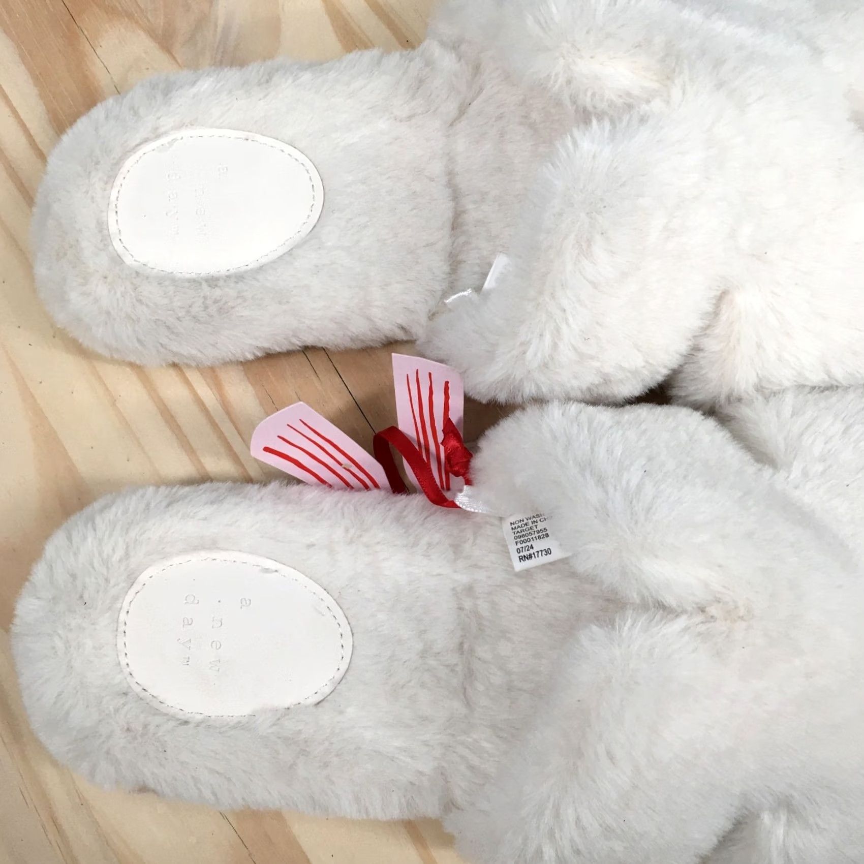 Vintage A New Day Sandals Womens 11 Stars Above Fuzzy Slide White Faux Fur RN17730 NEW Size US 9 / IT 39 - 7 Thumbnail