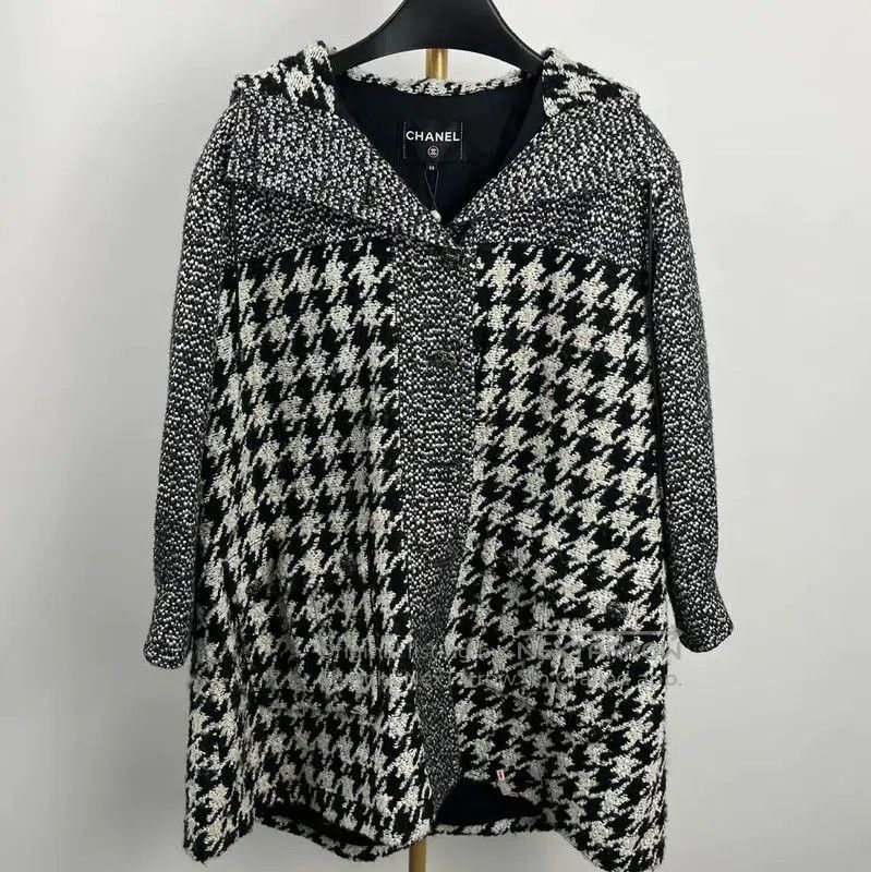Chanel Chanel Gray Wool Cardigan with Hood . Size M / US 6-8 / IT 42-44 - 1 Thumbnail