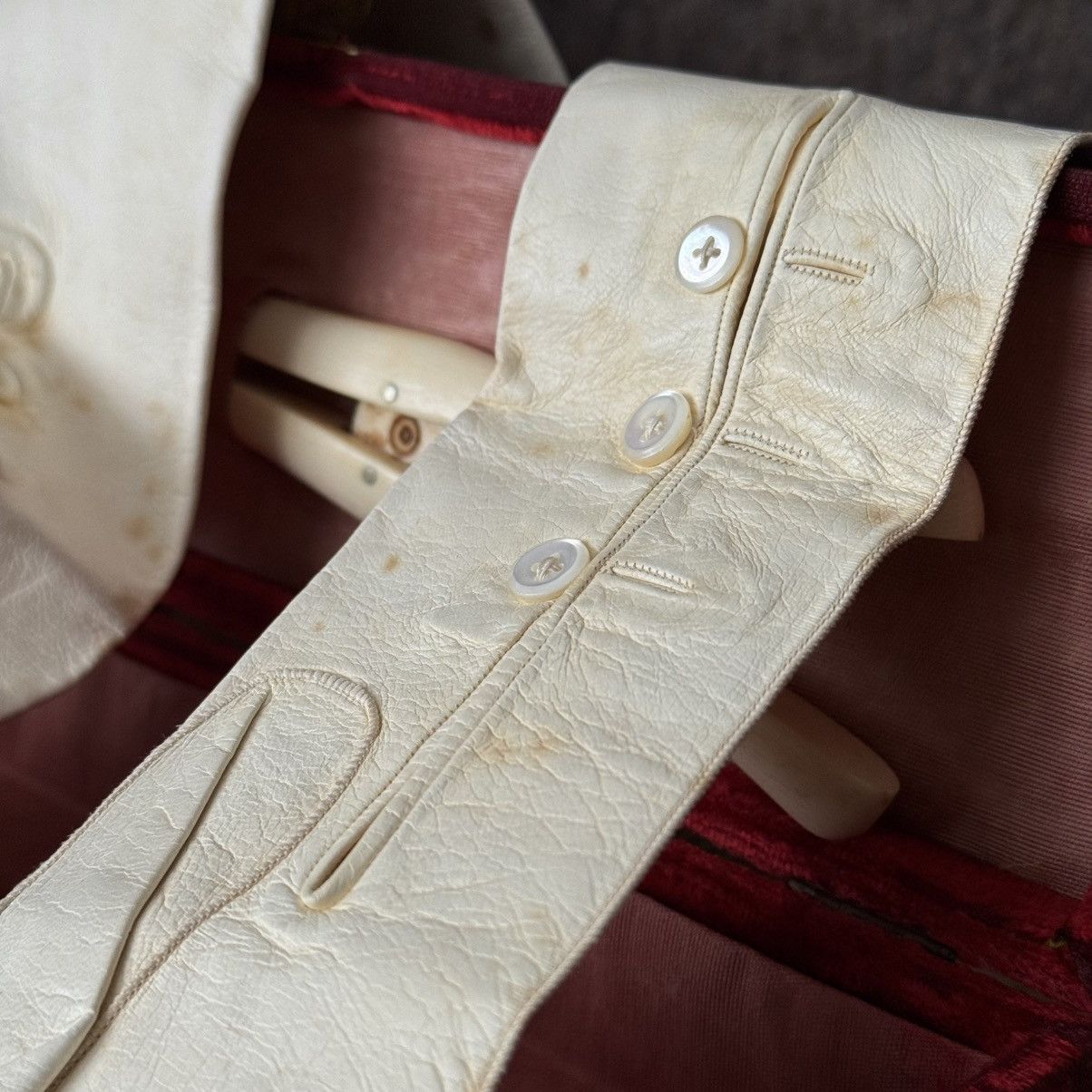 Vintage 1900s Antique Ladies Opera Kid Leather Gloves With Case Size ONE SIZE - 3 Thumbnail