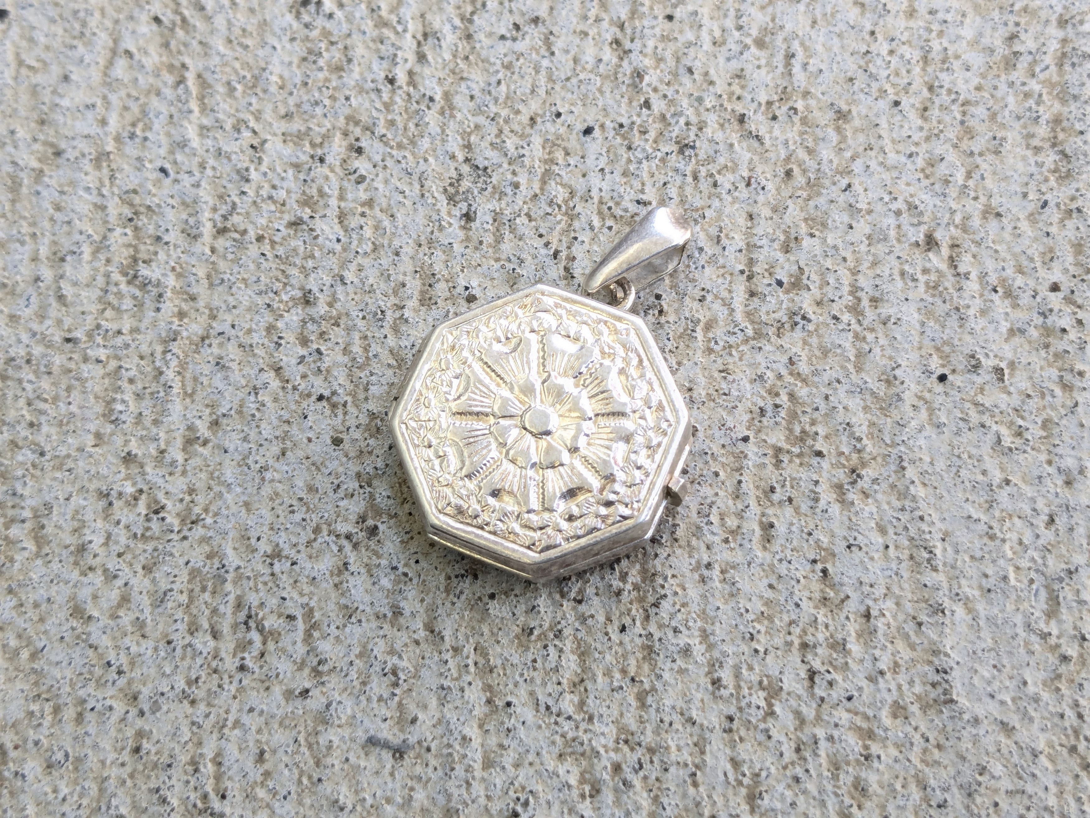 Jewelry Vintage Sterling Silver Pendant Locket Picture Octagon Size ONE SIZE - 2 Thumbnail