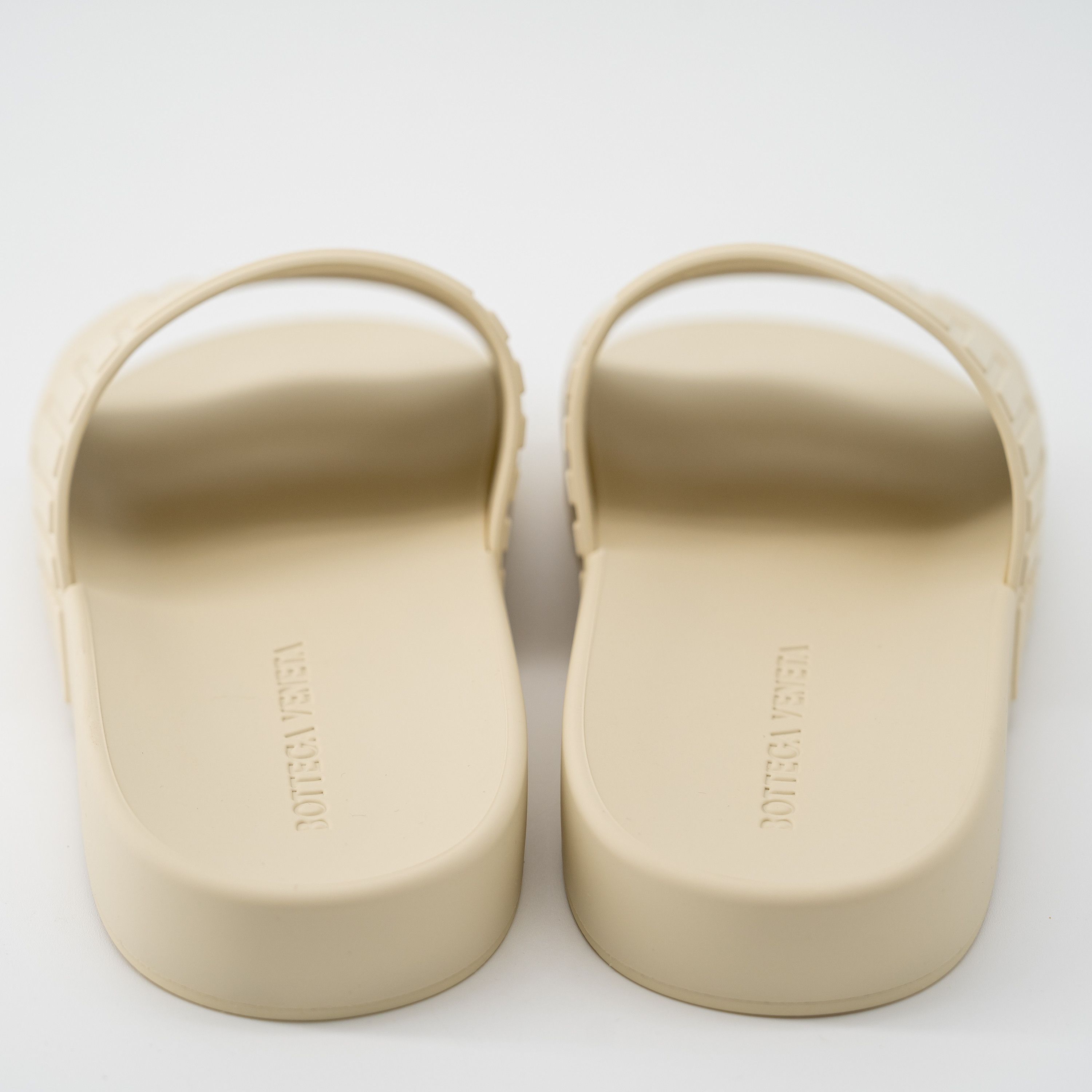 Bottega Veneta 39 9 us Bottega Veneta Sea Salt Rubber Slide Sandals Cream Size US 9 / IT 39 - 12 Thumbnail