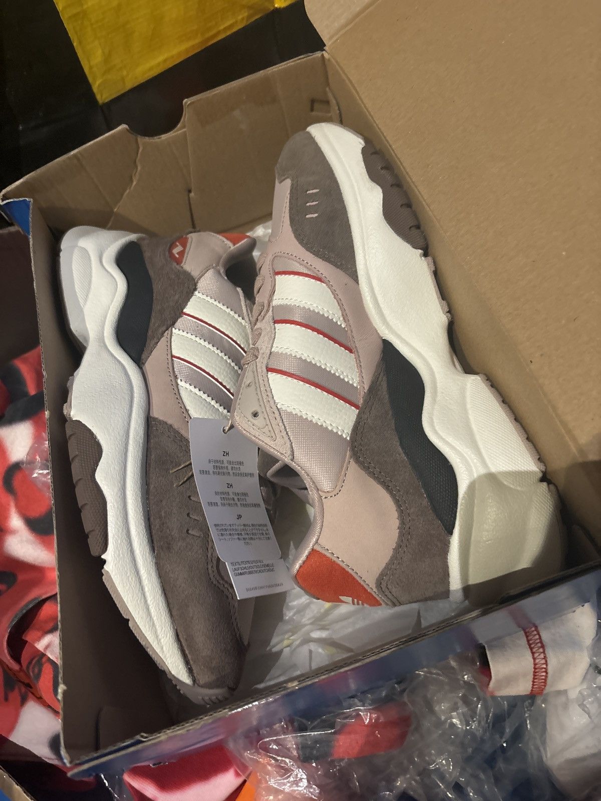Adidas Adidas Retropy F90 Earth Red White ID4364 Sneaker 7 Rare NIB Size US 7 / EU 40 - 5 Thumbnail