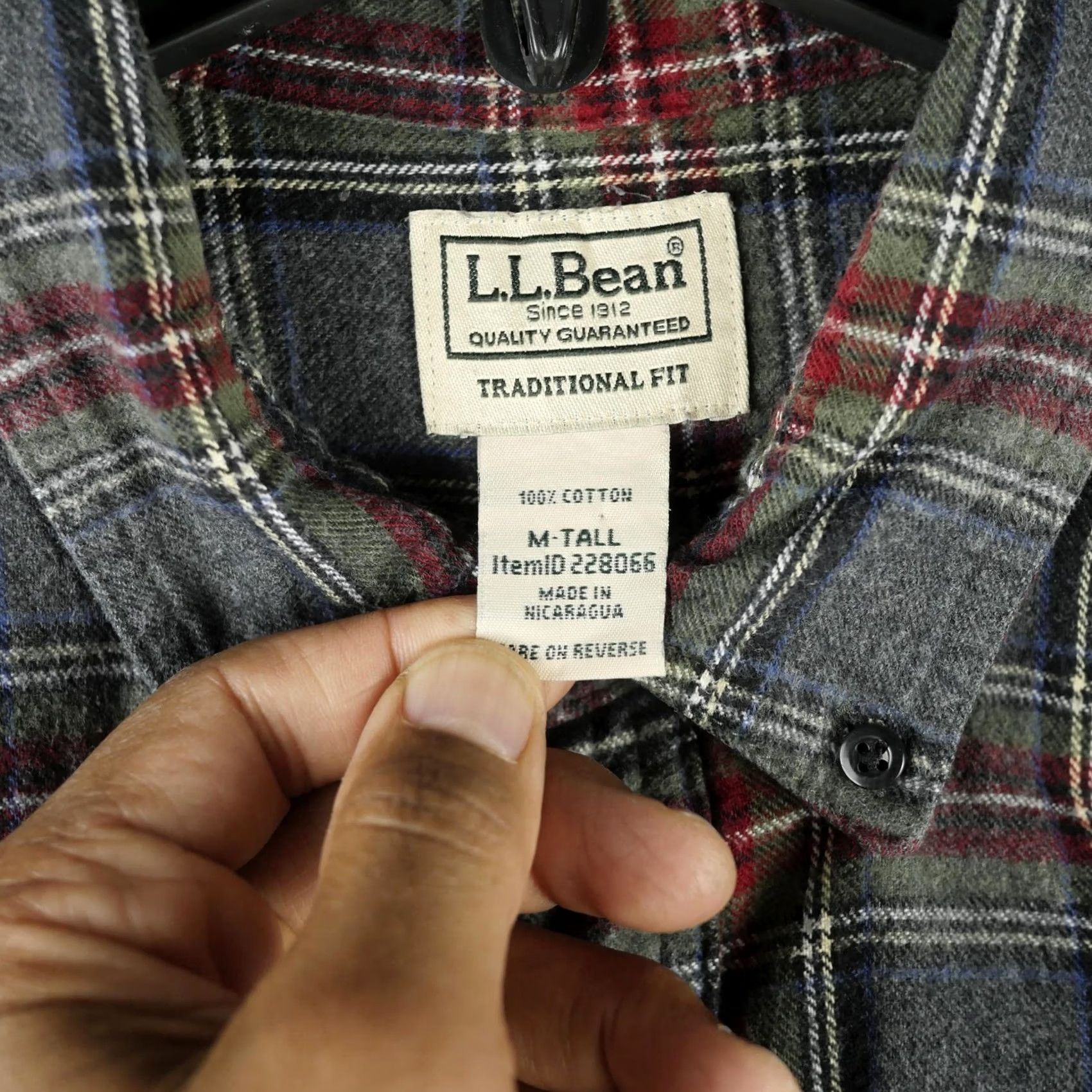 Vintage VINTAGE LL Bean Shirt Mens MT Gray Plaid Flannel Button Down Long Sleeve Traditional Fit Size US M / EU 48-50 / 2 - 4 Thumbnail