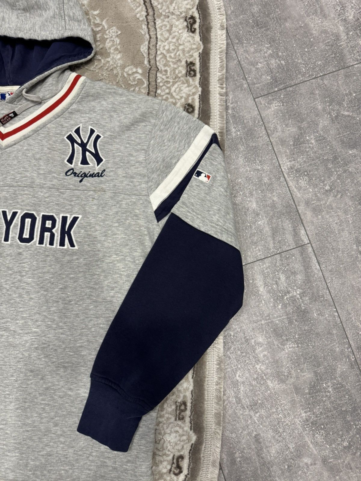 New York Yankees Majestic New York Yankees Hoodie Sweatshirt Stitched Script Size US XL / EU 56 / 4 - 3 Thumbnail