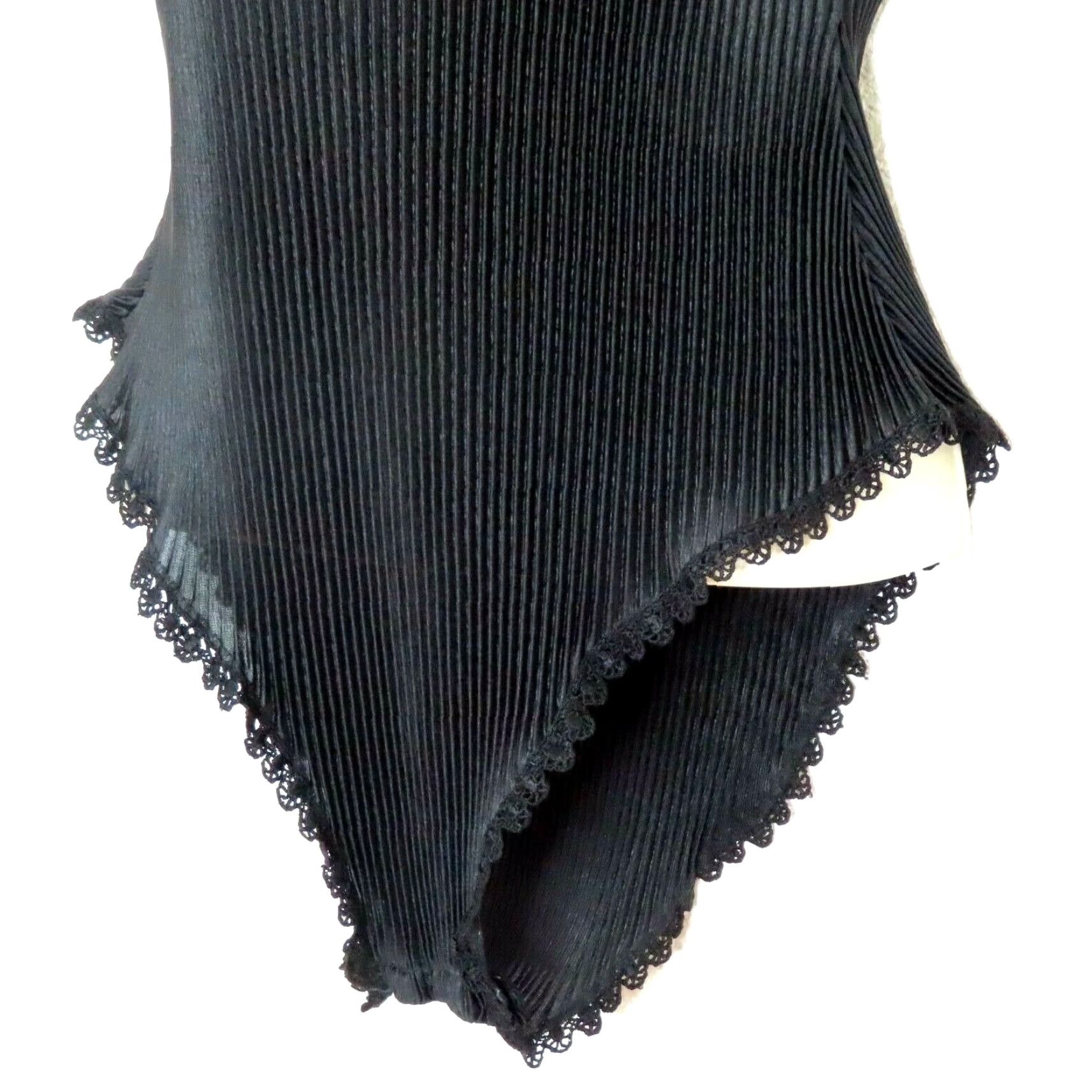 Vintage VINTAGE Maidenform Bodysuit Women 34 Style 94715 Pleated Elegance Spaghetti Strap Wireless Underwire N/A Black 1 Pack 90s Mens? Size XXS / US 00 / IT 34 - 4 Thumbnail