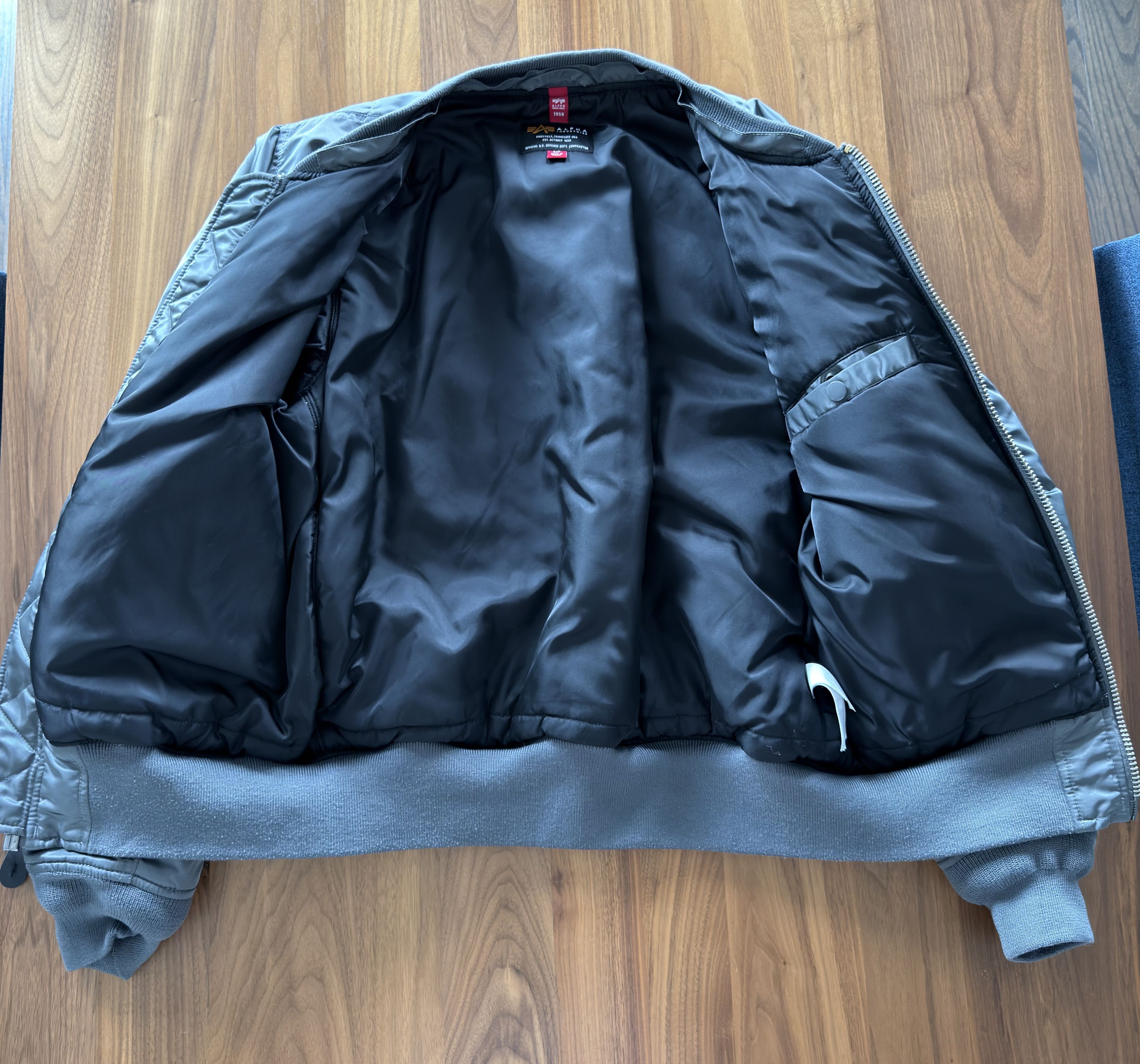 Alpha Industries Alpha Industries Silver Bomber Jacket Size US S / EU 44-46 / 1 - 3 Thumbnail
