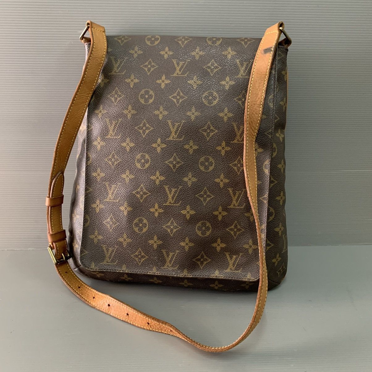Louis Vuitton Louis Vuitton Monogram Mussete GM Slingbag Size ONE SIZE - 1 Thumbnail
