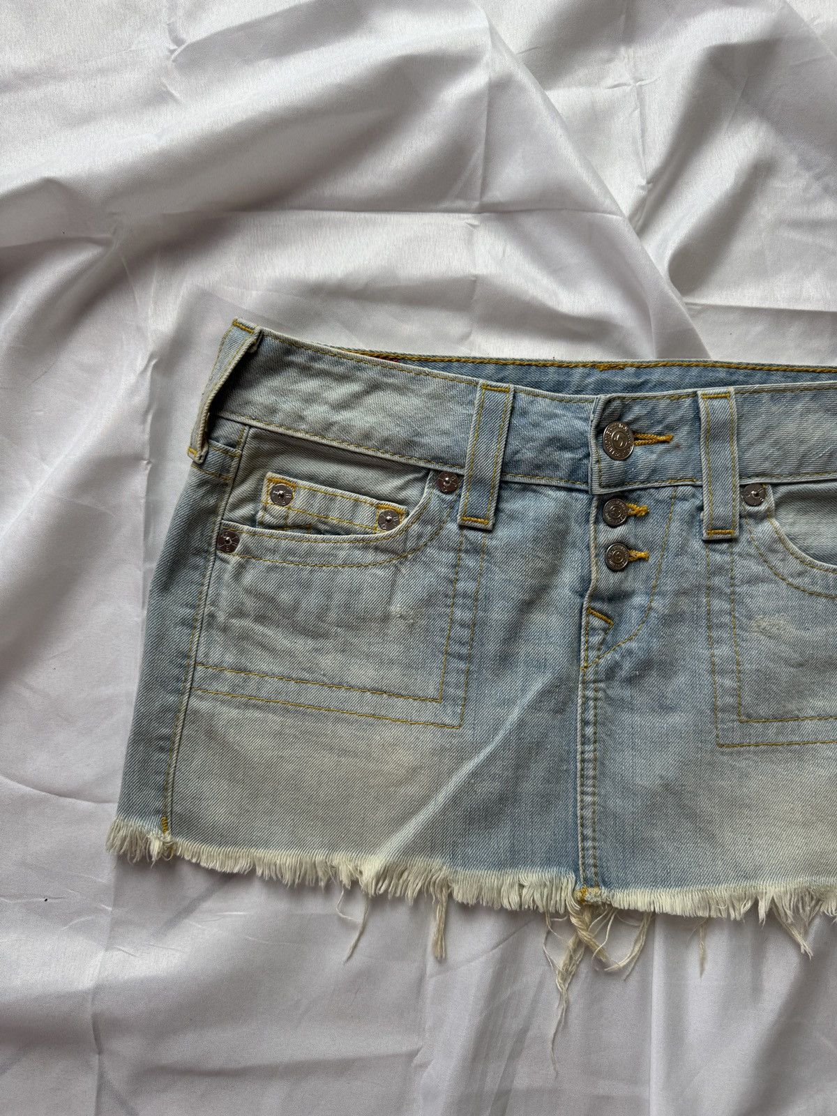 True Religion True Religion Y2K Big Logo Distressed Denim Sexy Mini Skirt Size 27" / US 4 / IT 40 - 6 Thumbnail