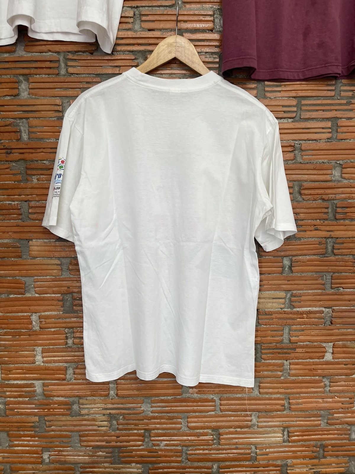 Vintage Vintage Euro 96 England Mascot T shirt L. Size US L / EU 52-54 / 3 - 2 Thumbnail