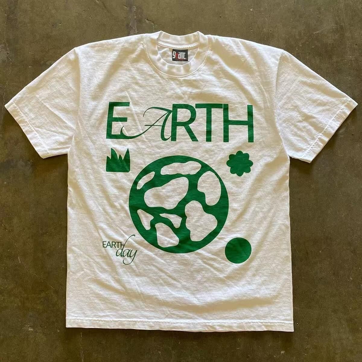 Japanese Brand × Vintage White casual retro earth print t-shirt Size US M / EU 48-50 / 2 - 1 Thumbnail