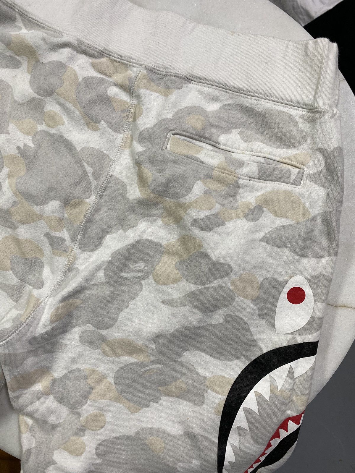 Bape A Bathing Ape White Camo Bape Glow Camo Sweat Shorts Medium Size US 29 - 9 Thumbnail