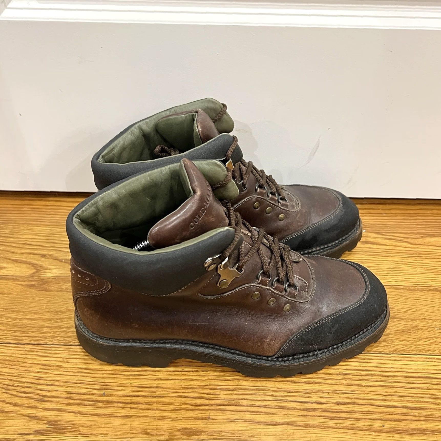 Cole Haan VINTAGE Cole Haan Men’s Brown Leather Rugged Boots Size 9 Ankle Waterproof Slip-Resistant Outdoor Casual Size US 9 / EU 42 - 4 Thumbnail