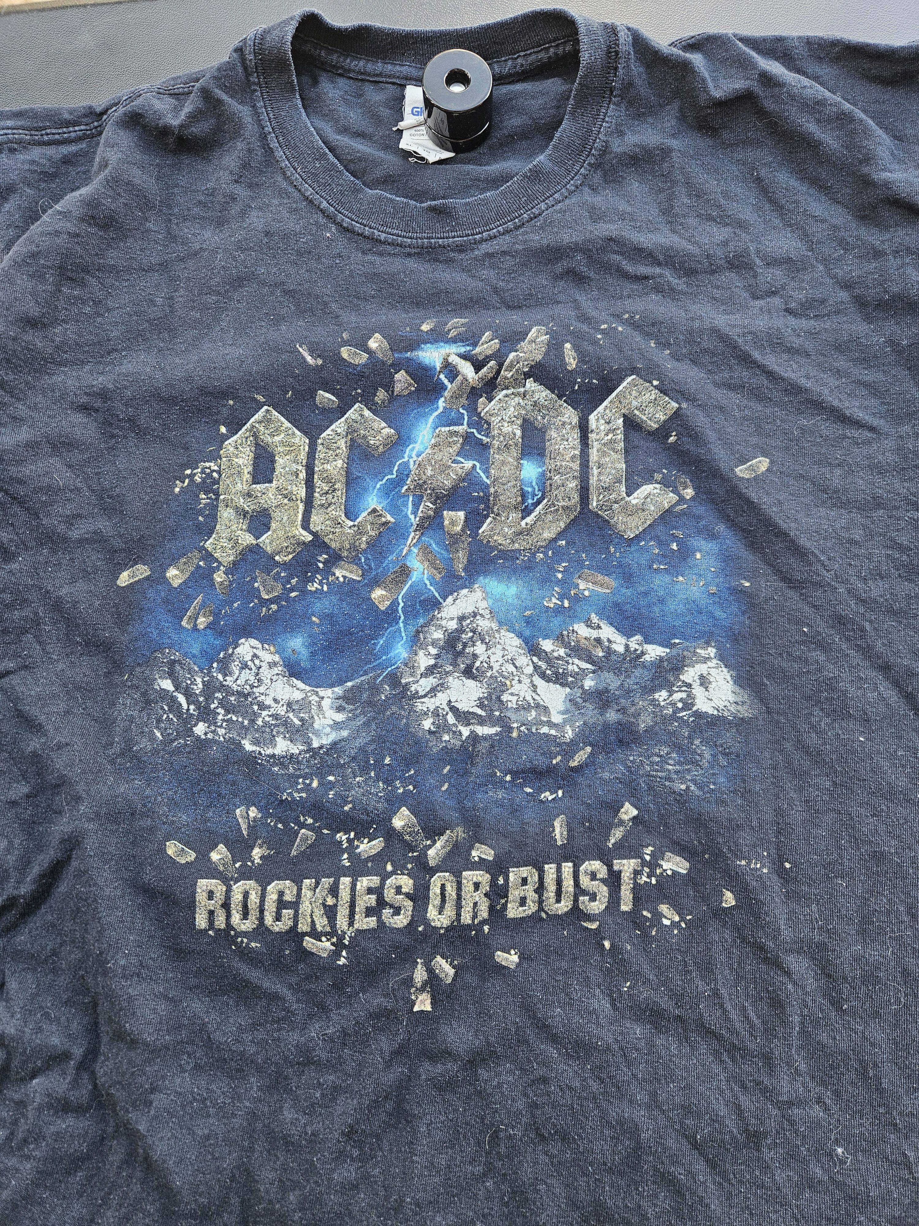 Gildan AC DC Rock Or Bust 2016 Tour Y2K Gildan Tee Size US XL / EU 56 / 4 - 3 Thumbnail