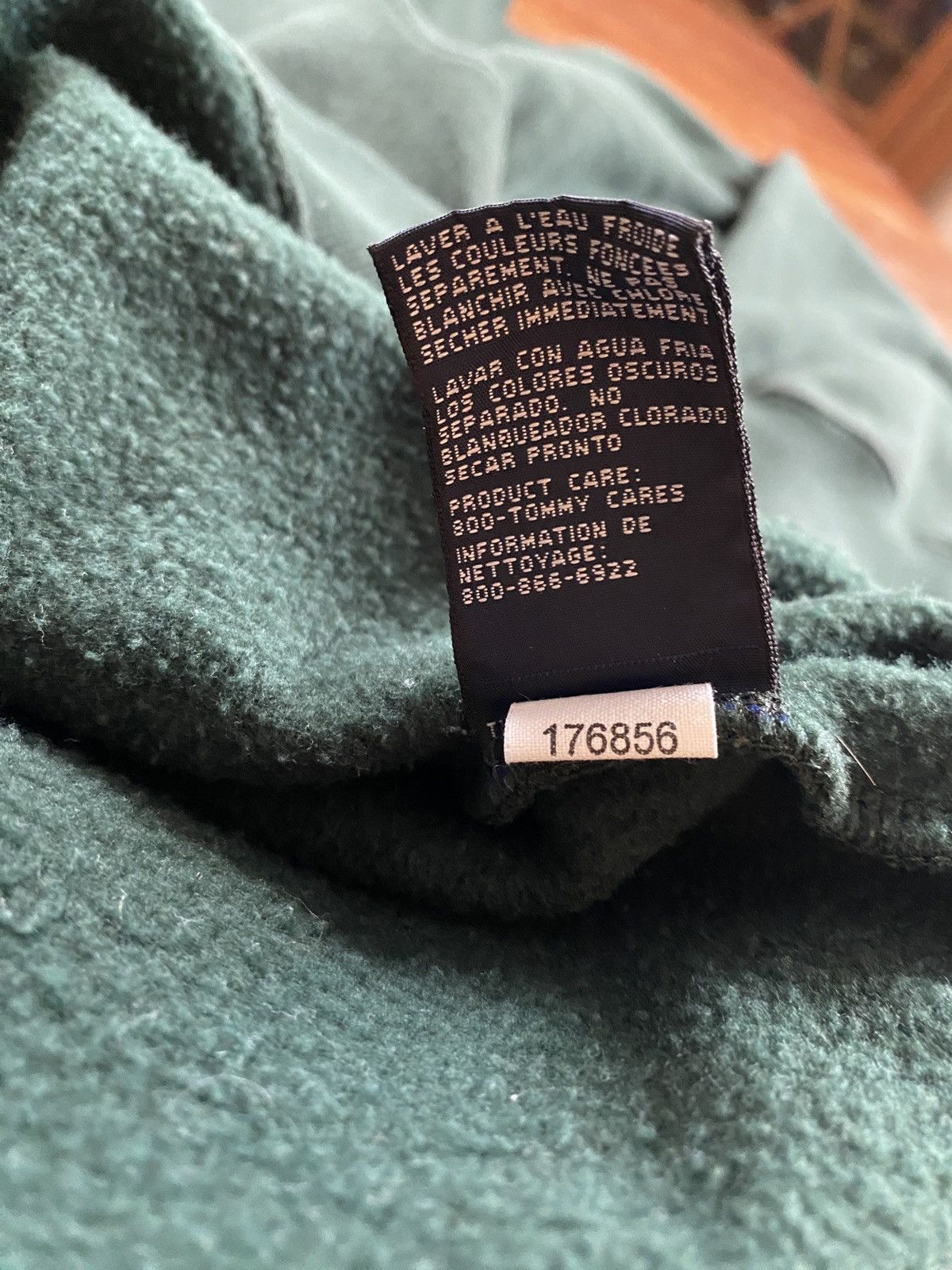Tommy Hilfiger × Vintage Vintage ‘01 Tommy Hilfiger Crest Green Crewneck Sweatshirt Size US L / EU 52-54 / 3 - 7 Thumbnail