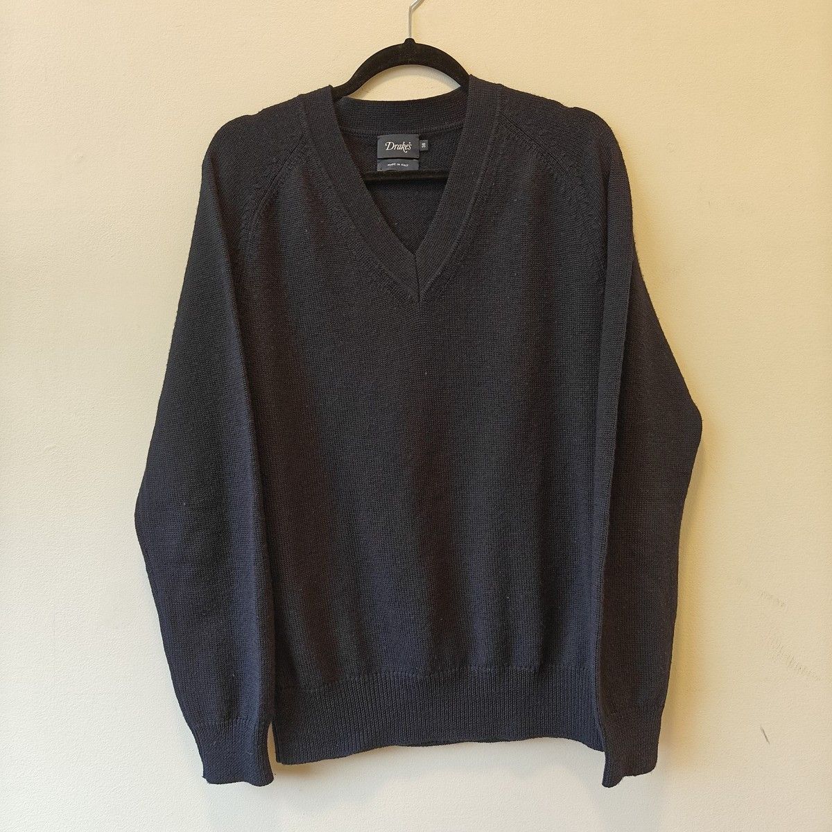 Drake's black merino wool v neck sweater size m fits s Italy Size US M / EU 48-50 / 2 - 1 Thumbnail
