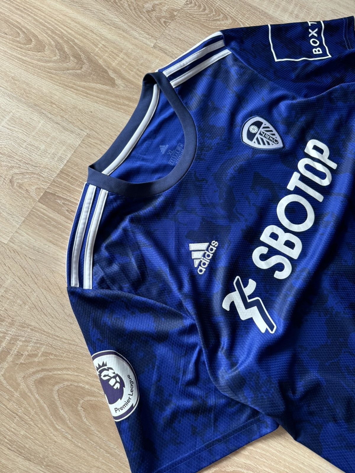 Adidas LEEDS UNITED 2021 2022 AWAY SHIRT JERSEY ADIDAS H57060 Size US XL / EU 56 / 4 - 3 Thumbnail