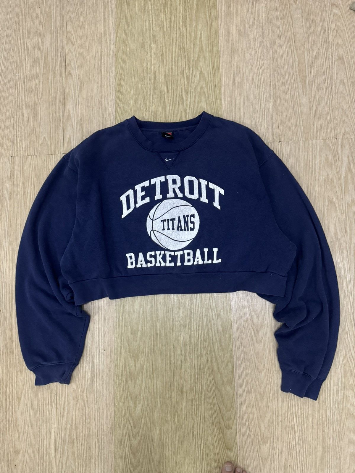 Nike × Vintage Vintage 90’s Nike center logo Detroit Titans crop sweashirt Size XL / US 12-14 / IT 48-50 - 1 Thumbnail