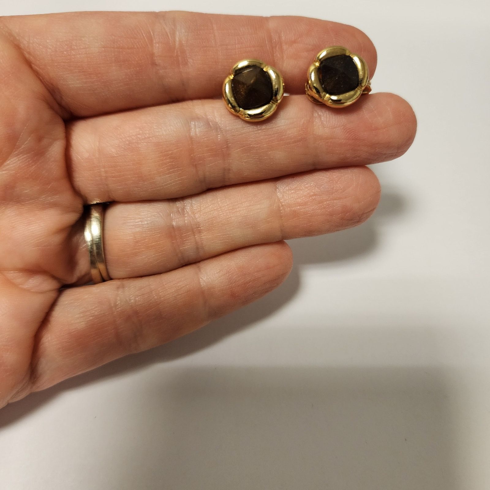 Monet VTG Monet earrings clip on gold tone brown cut stone JB1 Size ONE SIZE - 3 Thumbnail