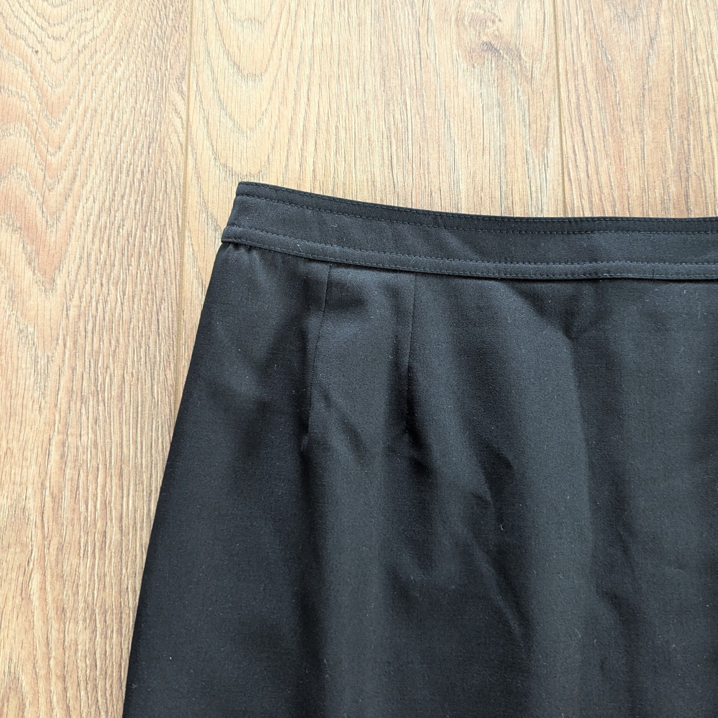Yves Saint Laurent Yves Saint Laurent Rive Gauche Lana Wool Skirt MadeInFrance Size 28" / US 6 / IT 42 - 4 Thumbnail