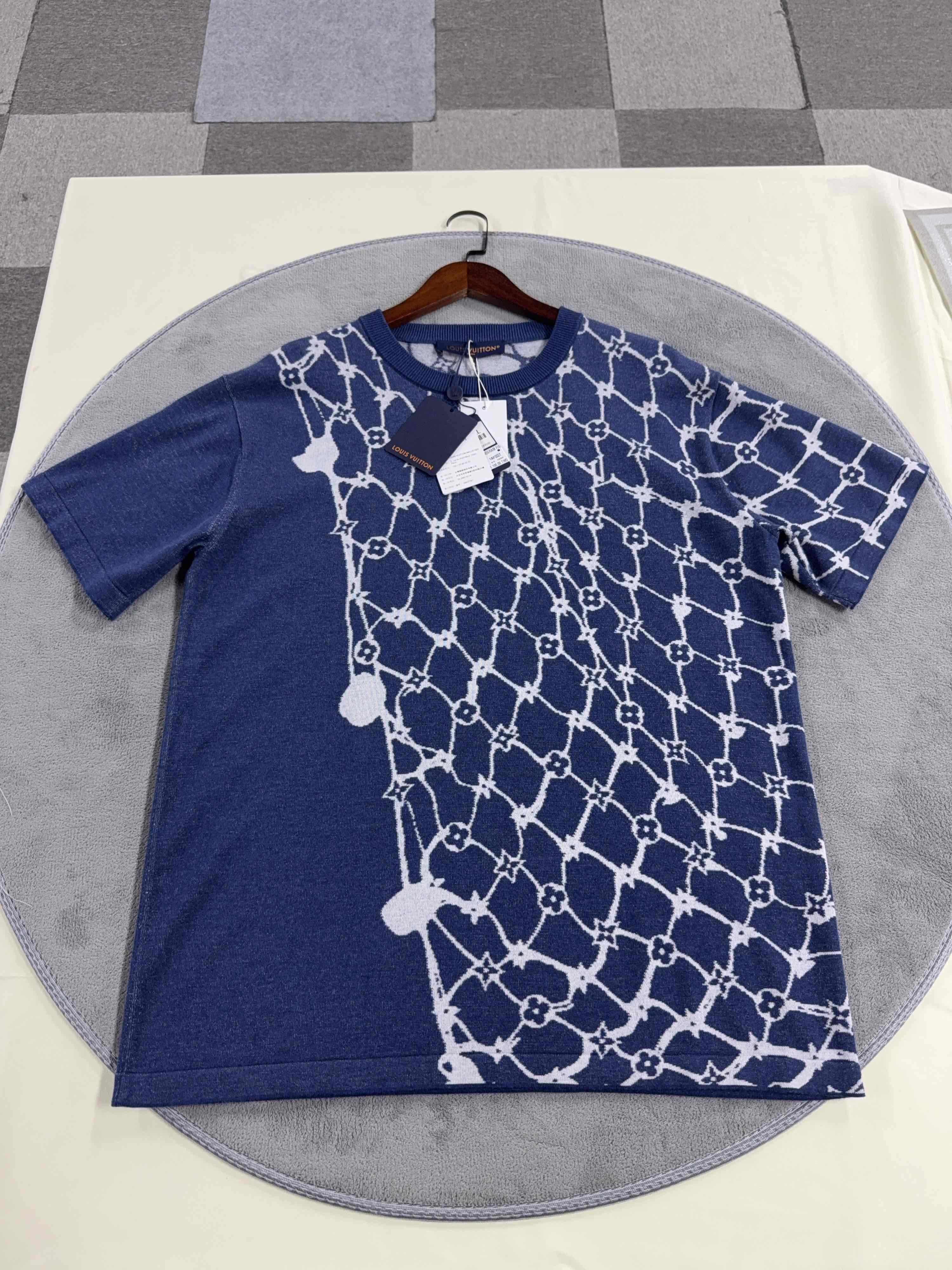 Louis Vuitton Louis Vuitton Net Pattern T-Shirt Size XL Size US XL / EU 56 / 4 - 1 Thumbnail