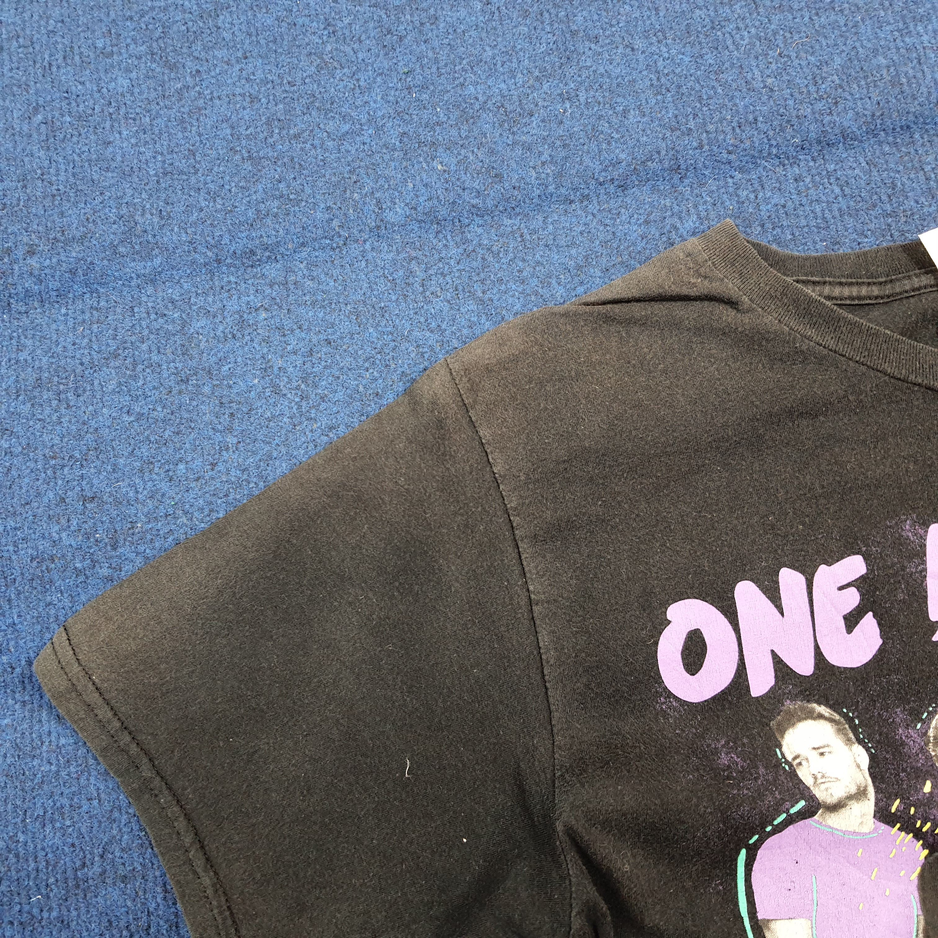 Band Tees Vintage One Direction 1D 2015 Tour Tshirt C301N77 Size US M / EU 48-50 / 2 - 10 Thumbnail