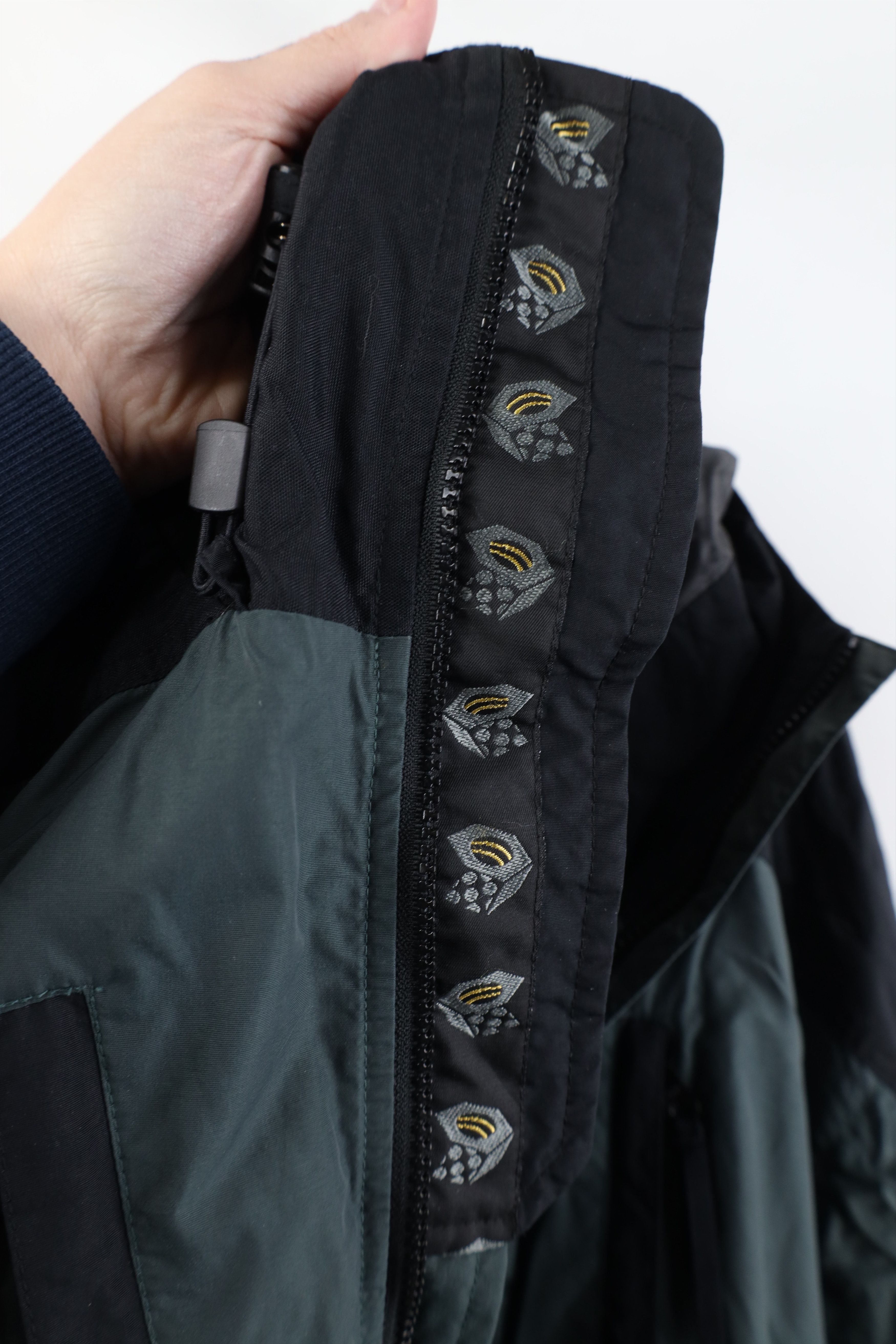 Mountain Hardwear Vintage Mountain Hardwear Packable Hooded Rain Jacket Size US L / EU 52-54 / 3 - 9 Thumbnail